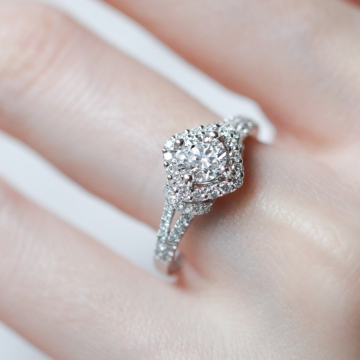 光輝炫目 — GIA70分鑽石戒指