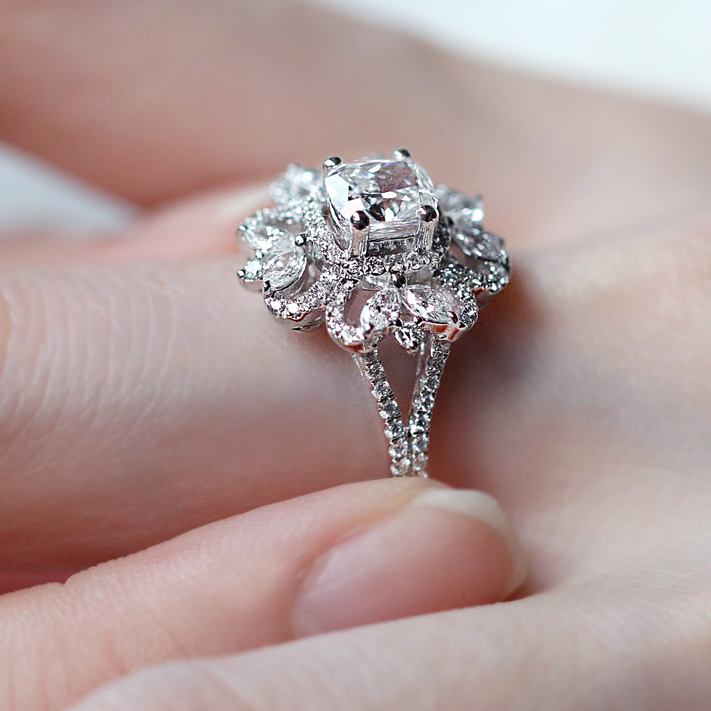 宮廷花園 — GIA1克拉枕形鑽戒