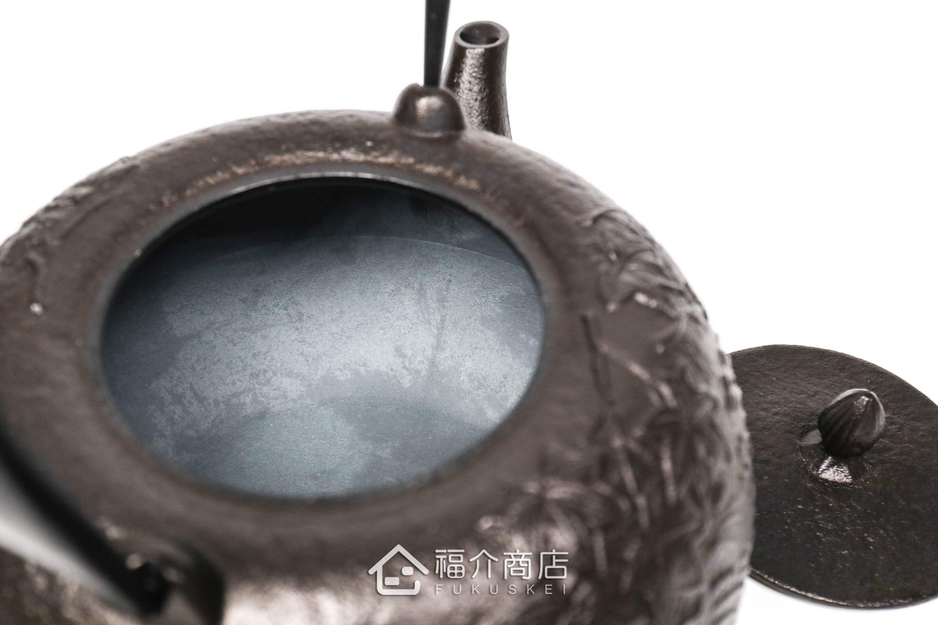 黑色的泡茶煮水鐵壺