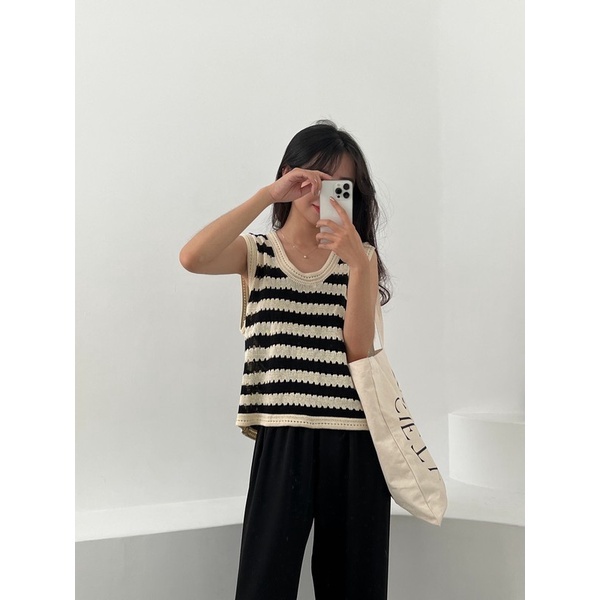 【imfine】芝麻奶酪捲 洞洞U領針織背心 #8258