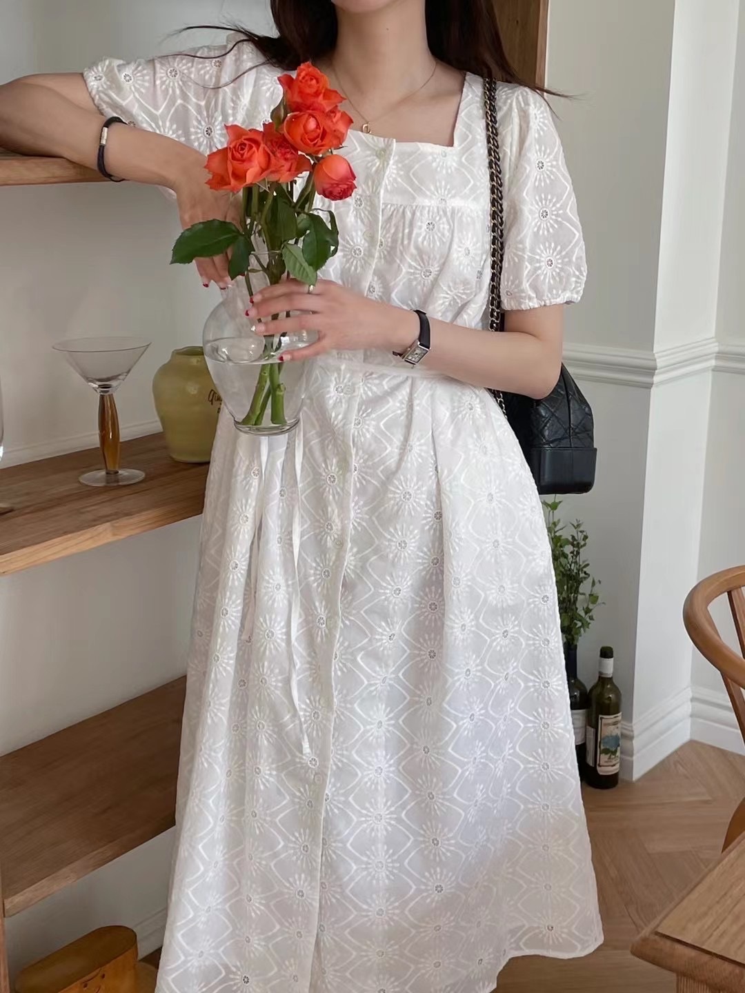 方領緹花蕾絲洋裝