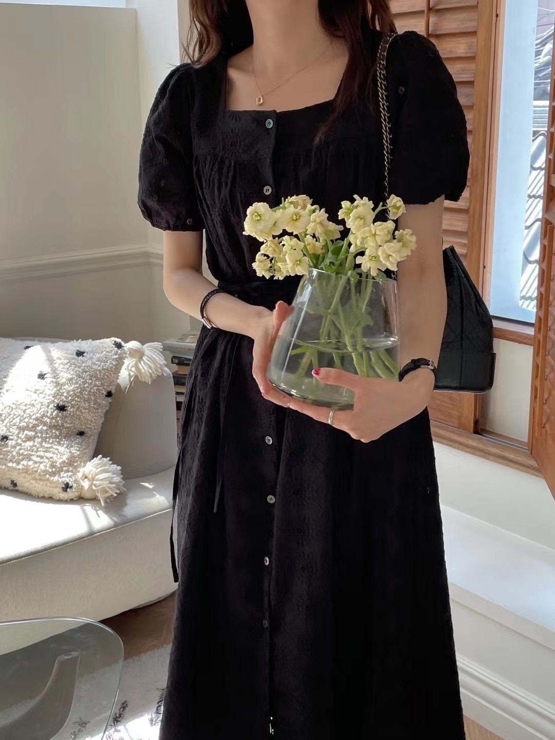 方領緹花蕾絲洋裝