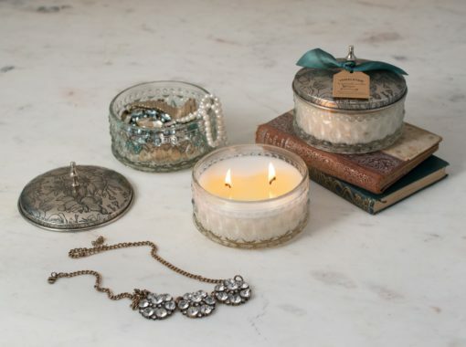 美國手工蠟燭 Hidden Cove 桉樹柑橘-玻璃古董粉撲盒