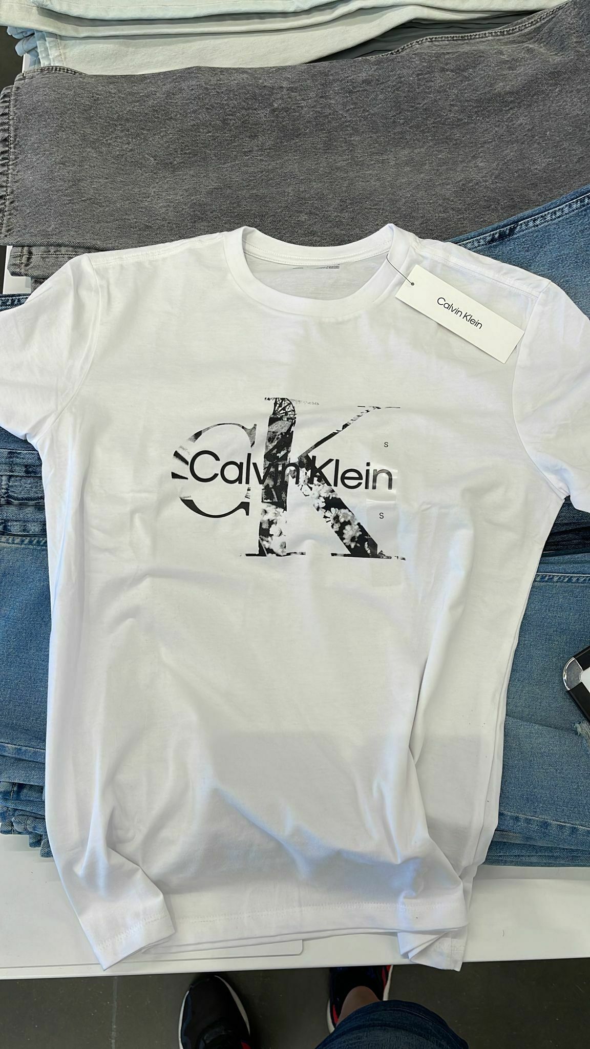 [S] CALVIN KLEIN LOGO MENS TEE, WHITE, SP40571634-40HP810540 (SCK43)