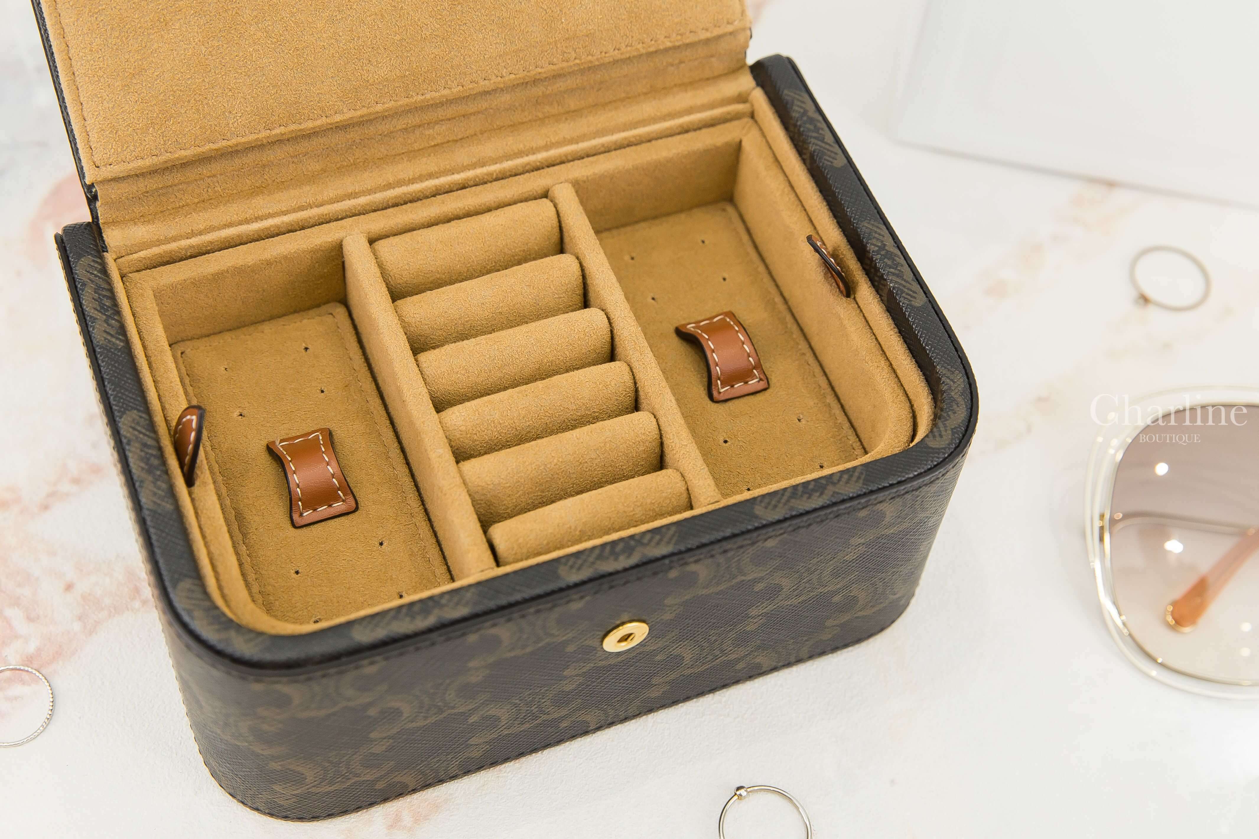 Celine Large Jewels Case In Triomphe Canvas And Calfskin Tan 棕褐色凱旋門老花帆布拼咖啡色牛皮大型雙層飾品盒-Charline Boutique 精品代購