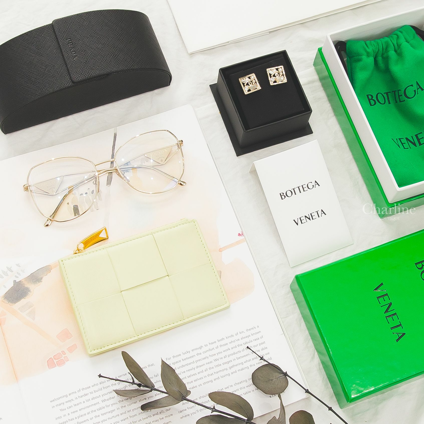 Prada Glasses 藍色偏光飛行員邊框平光眼鏡,Bottega Veneta Zipped Card 檸檬黃大格子羊皮混牛皮拉鍊卡片夾,Chanel Earrings 金色CC水晶珍珠簍空方形耳環-Charline Boutique 精品代購