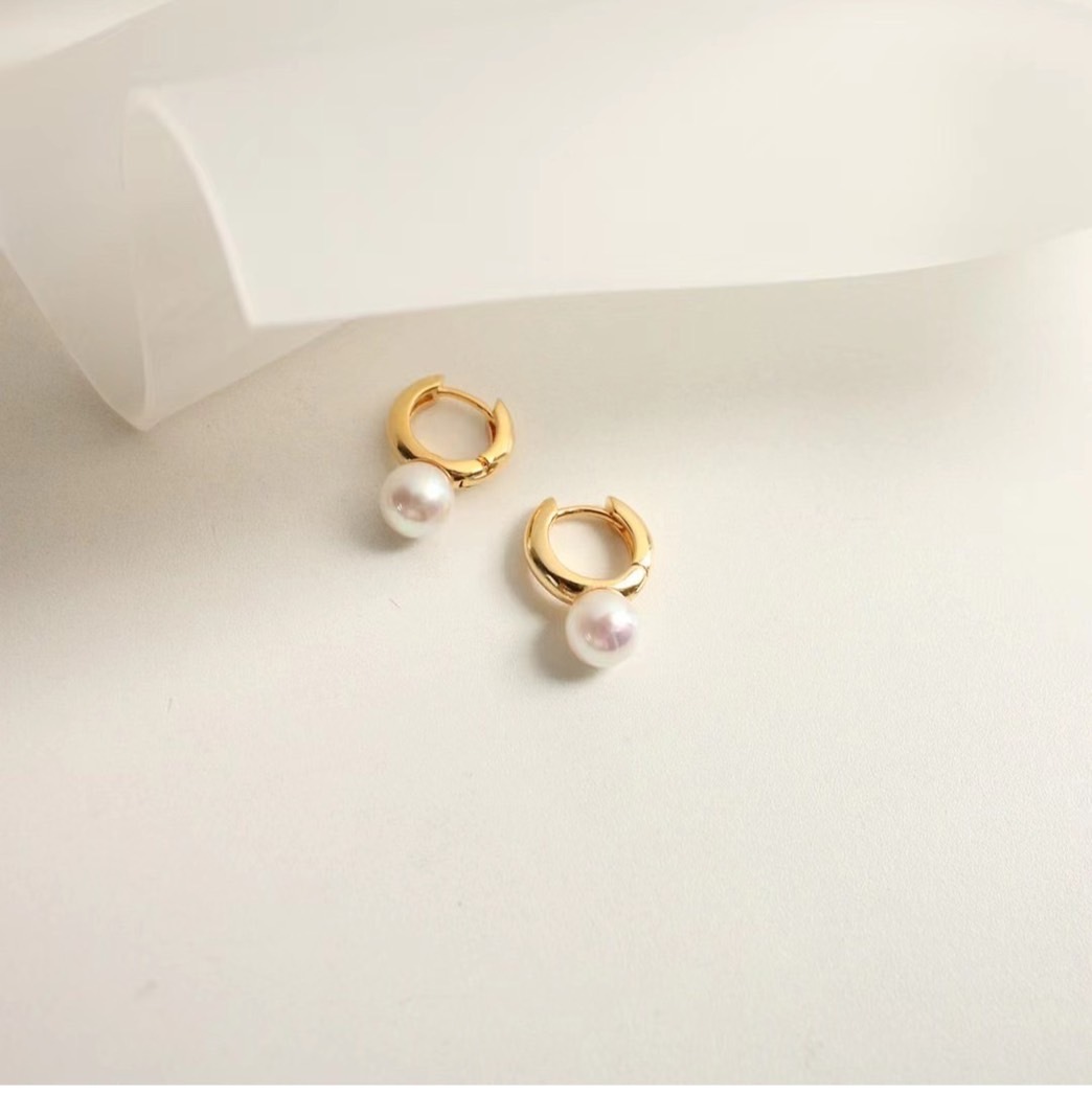 Pearl love earrings