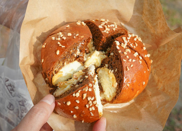 【六角爆漿乳酪麵包】咖啡乳酪