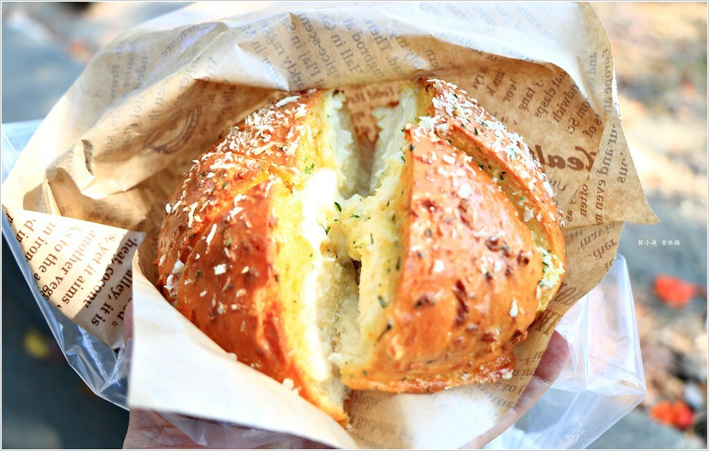 【六角爆漿乳酪麵包】 蒜香乳酪