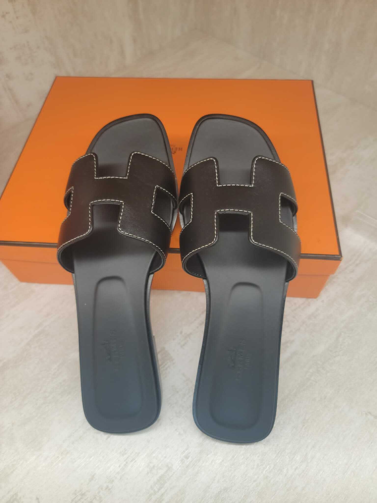 HERMES ORAN SANDALS NOIR 黑色平地 拖鞋
