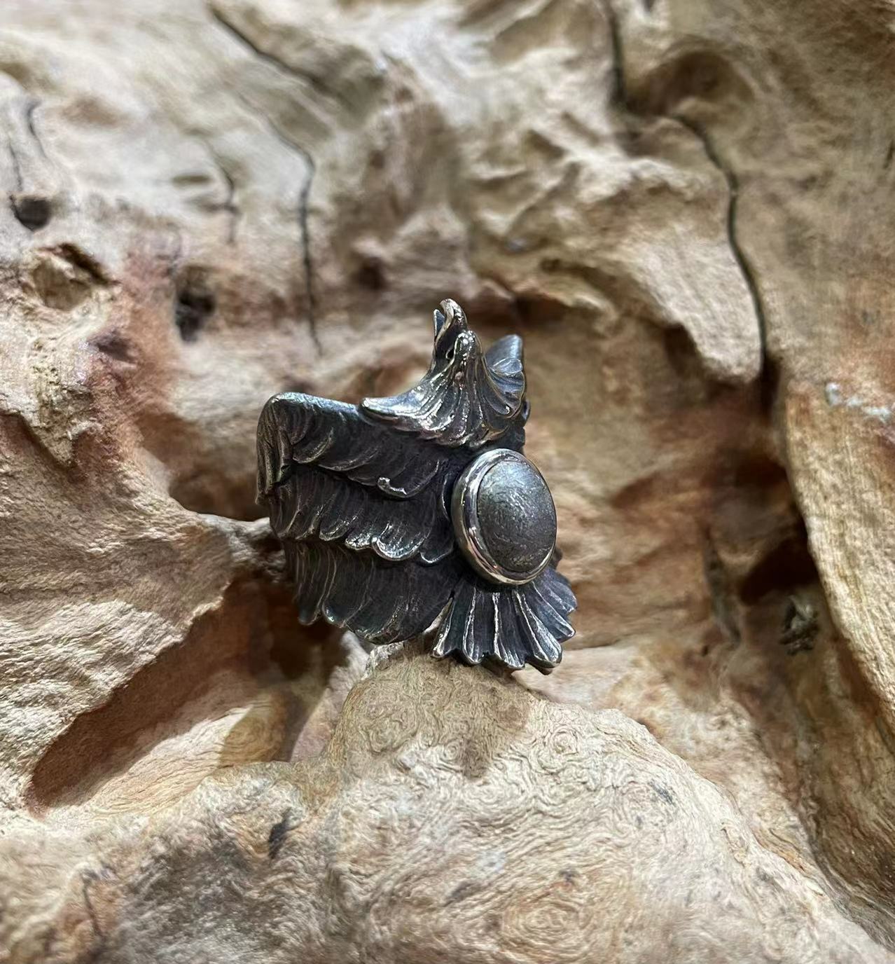 *Black Venom Jewelry- Freedom & Prayer 鑲天鐵隕石飛翔老鷹戒。