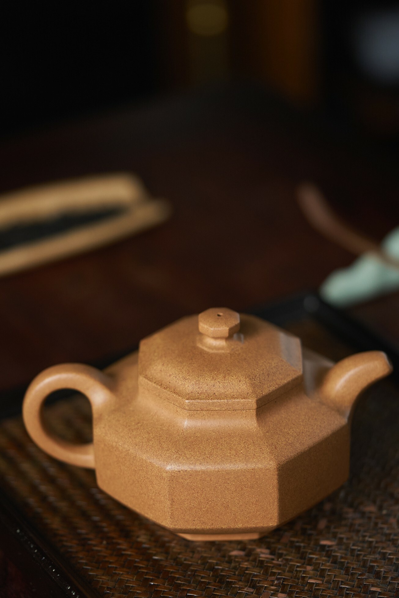 【福臨八方】-- “八”在中國文化中像徵著吉祥財運、幸福安康。