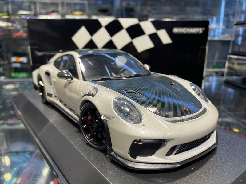 Porsche 911 GT3 RS (991.2) 1:18 Minichamps 155068224 - Modelkars