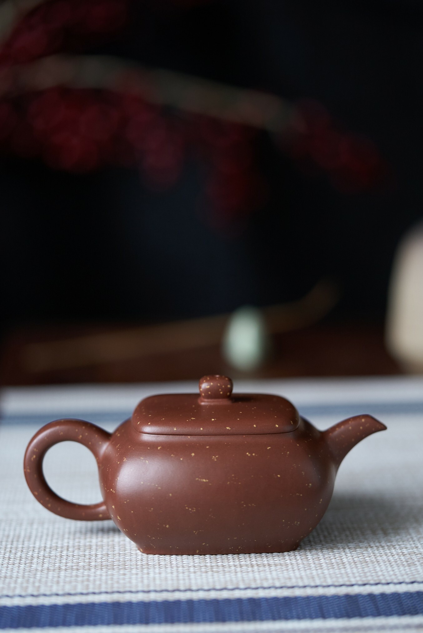 【思遠】-- 氣度不凡，方圓結合虛實之間和諧共存。