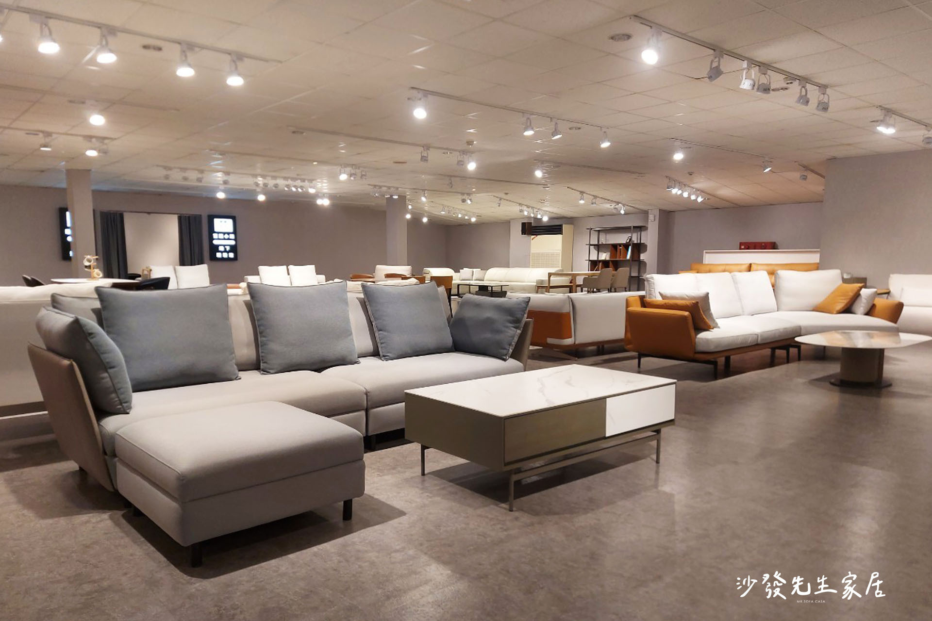 沙發先生家居台中大里館