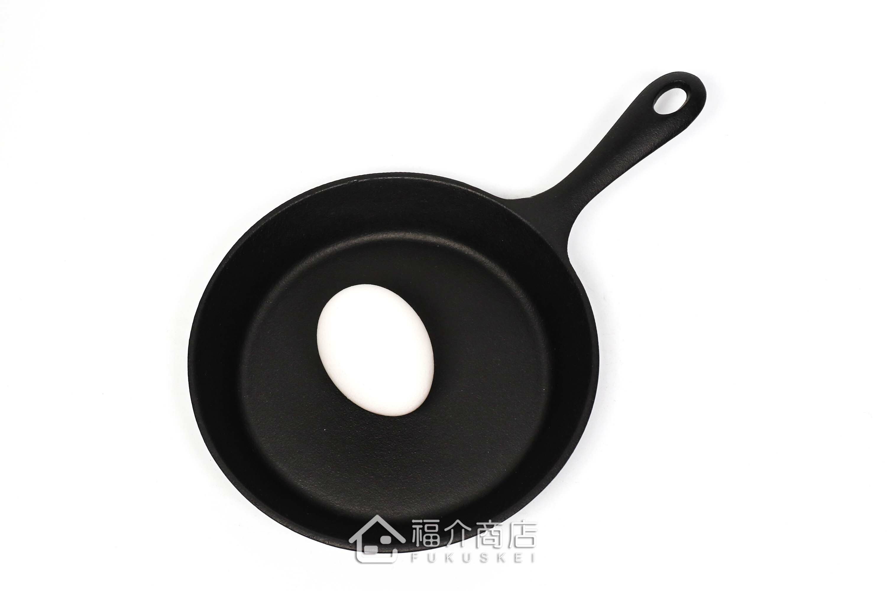 鑄鐵製小煎鍋與雞蛋