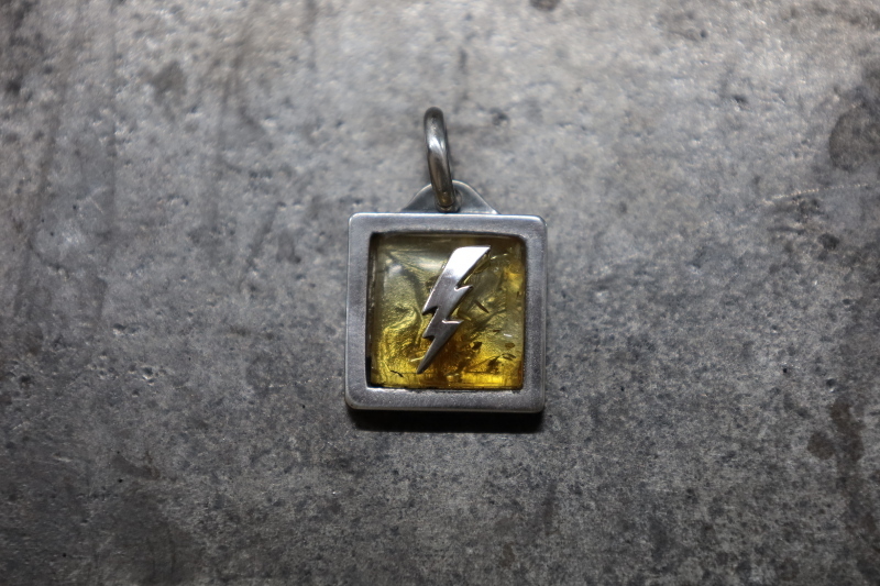 SE-1027 Square Top / Amber / Lightning