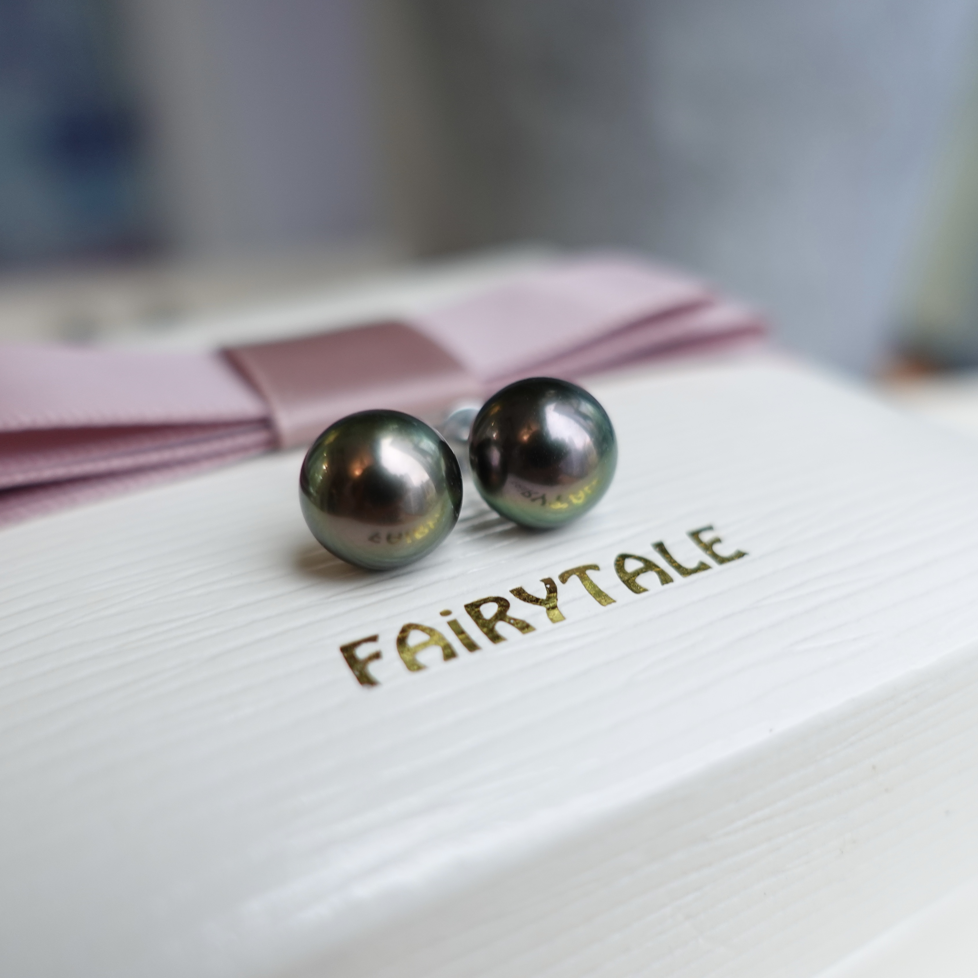 大溪地黑珍珠耳釘-孔雀色系