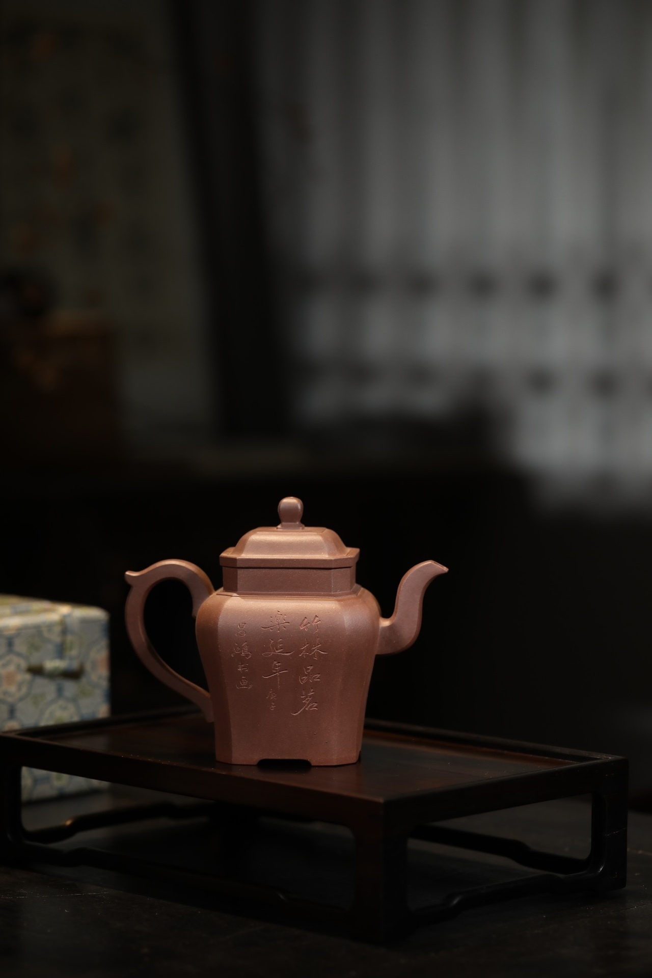 【高八方(竹林)】--輪廓線條分明，又方中藏圓，給人以乾淨利落、明快挺秀、平穩莊重之感