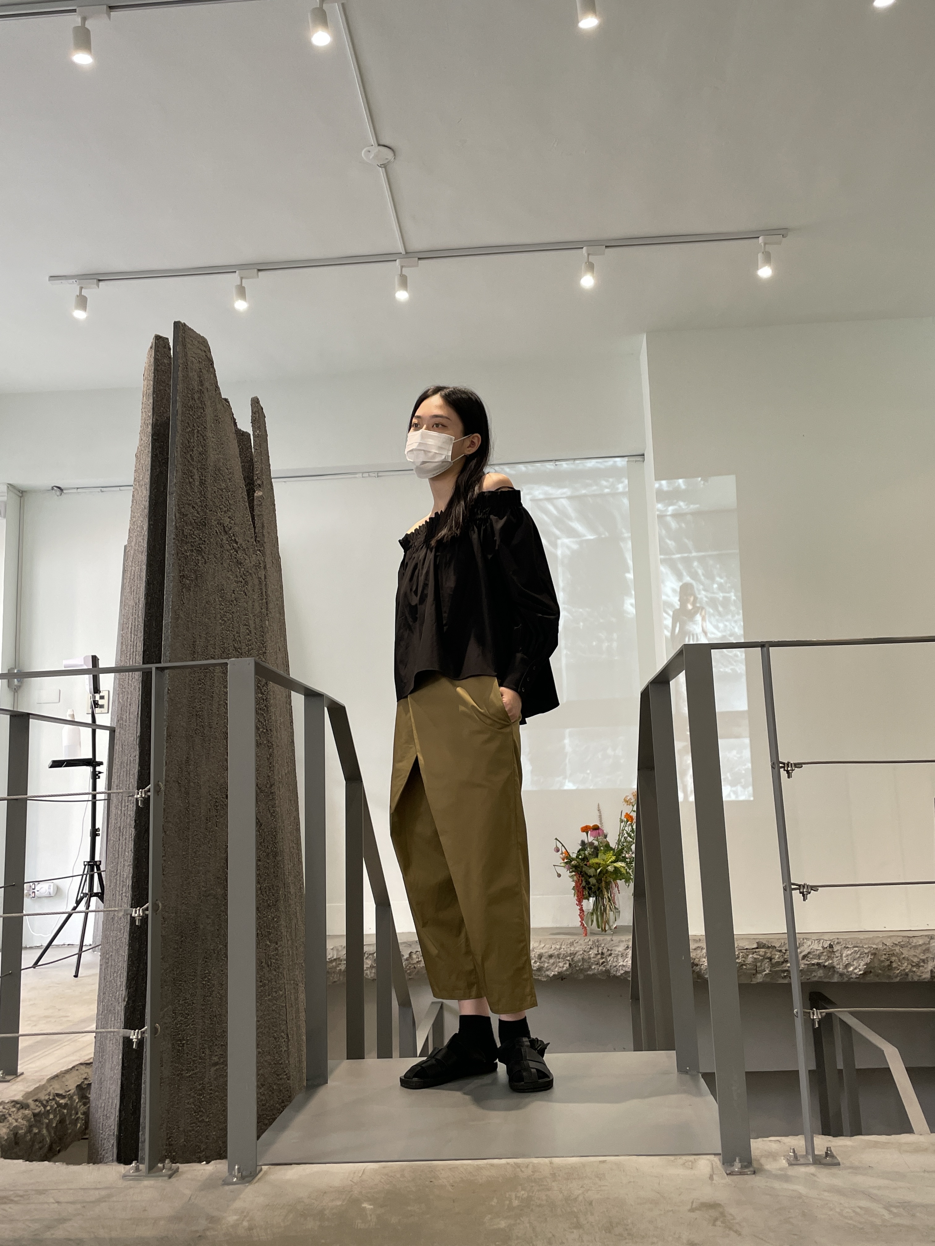 鬆緊一字領上衣