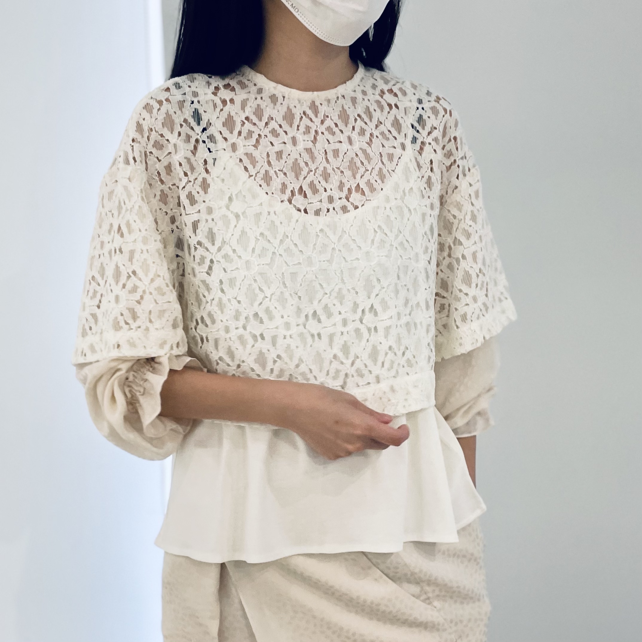 短版蕾絲兩層袖上衣