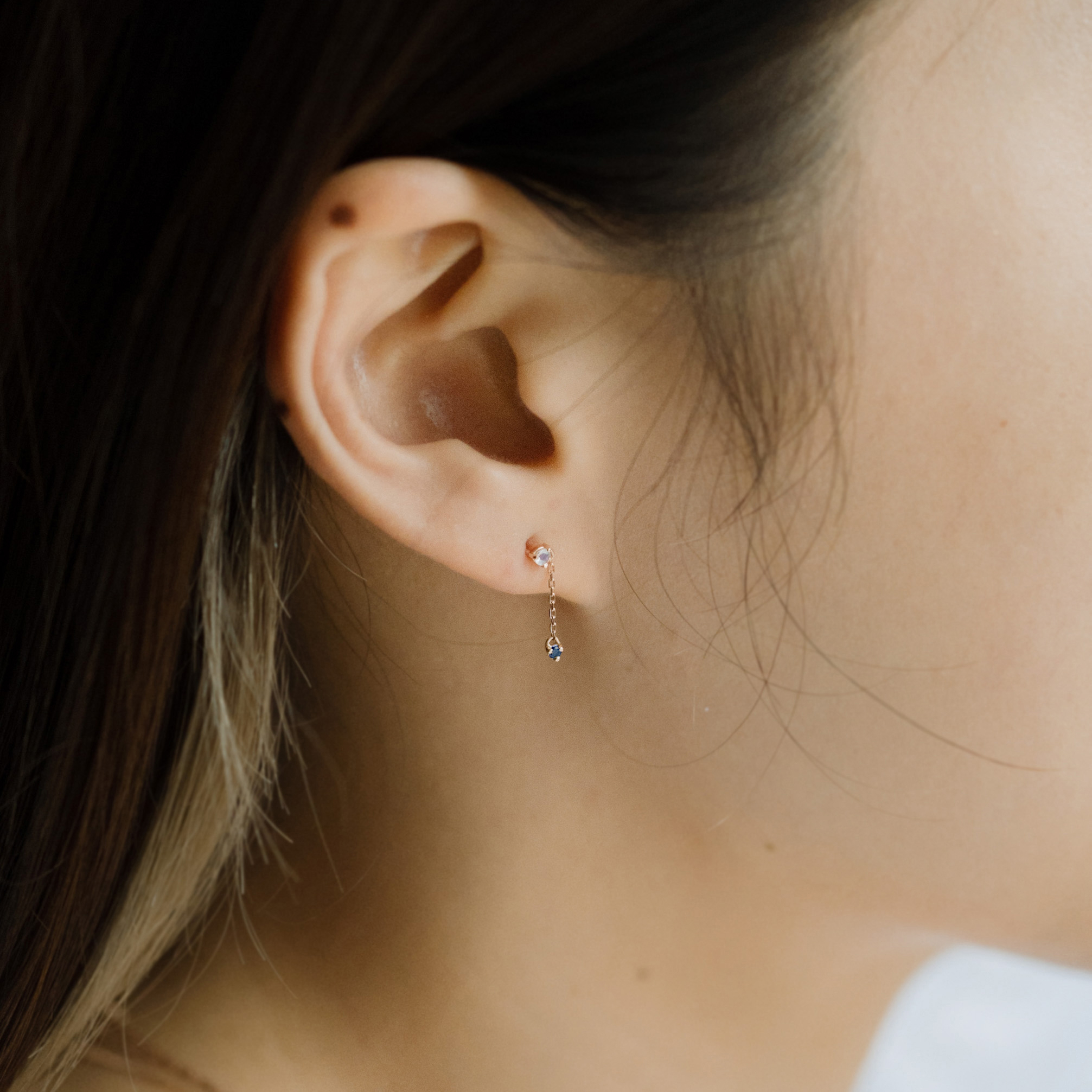 14K mini三爪月光藍鑽小鏈子耳環(單)