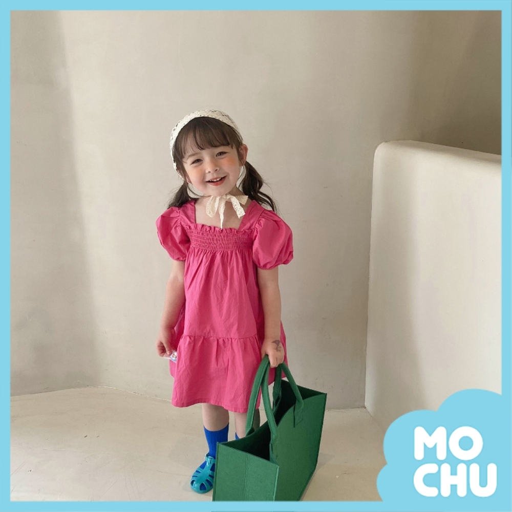 玫紅色泡泡袖連衣裙