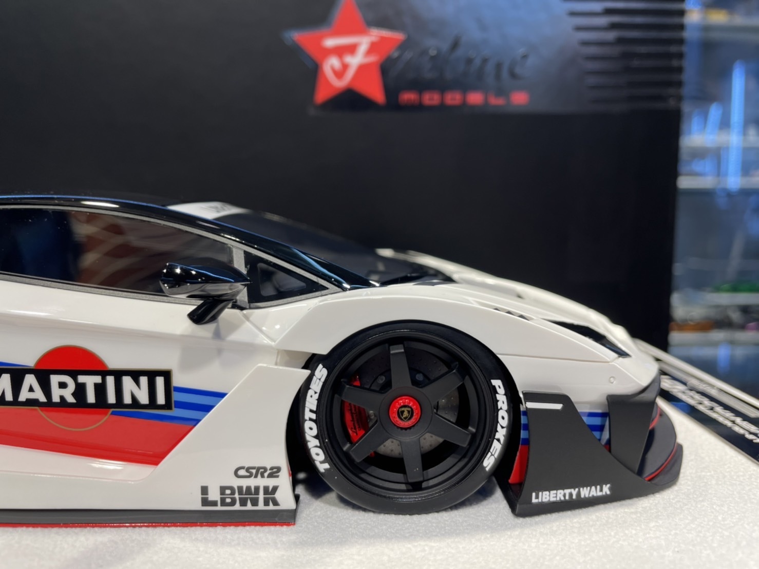 FuelMe FM18005LM-06 LBWK 700 GT EVO Martini Livery 1/18