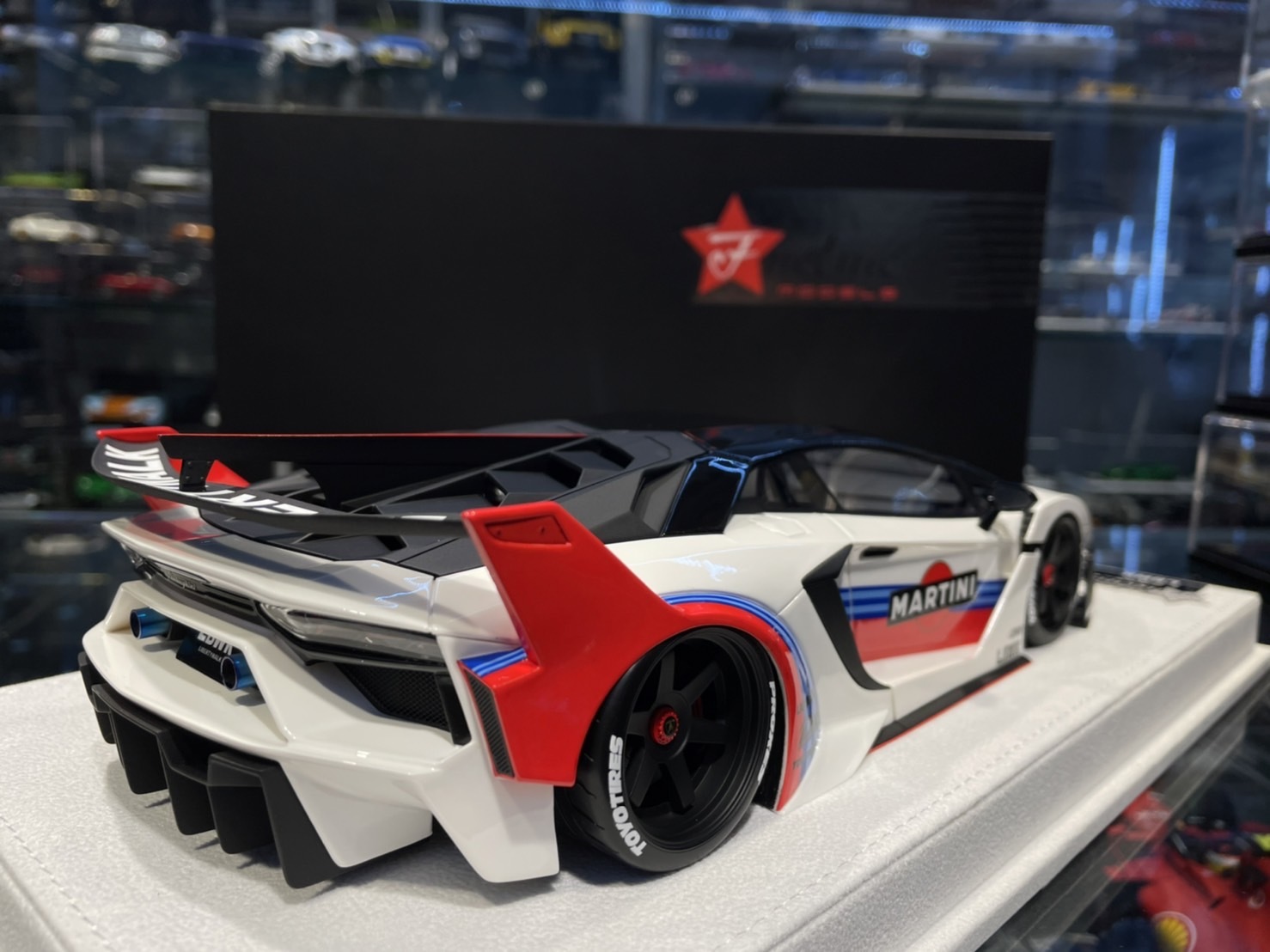 FuelMe FM18005LM-06 LBWK 700 GT EVO Martini Livery 1/18