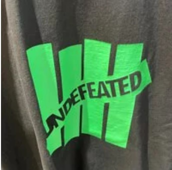 [S] UNDEFEATED LOGO SLANTED SHORT SLEEVE T-SHIRT,BLACK/GREEN, UDFATS004BG (SMW18)