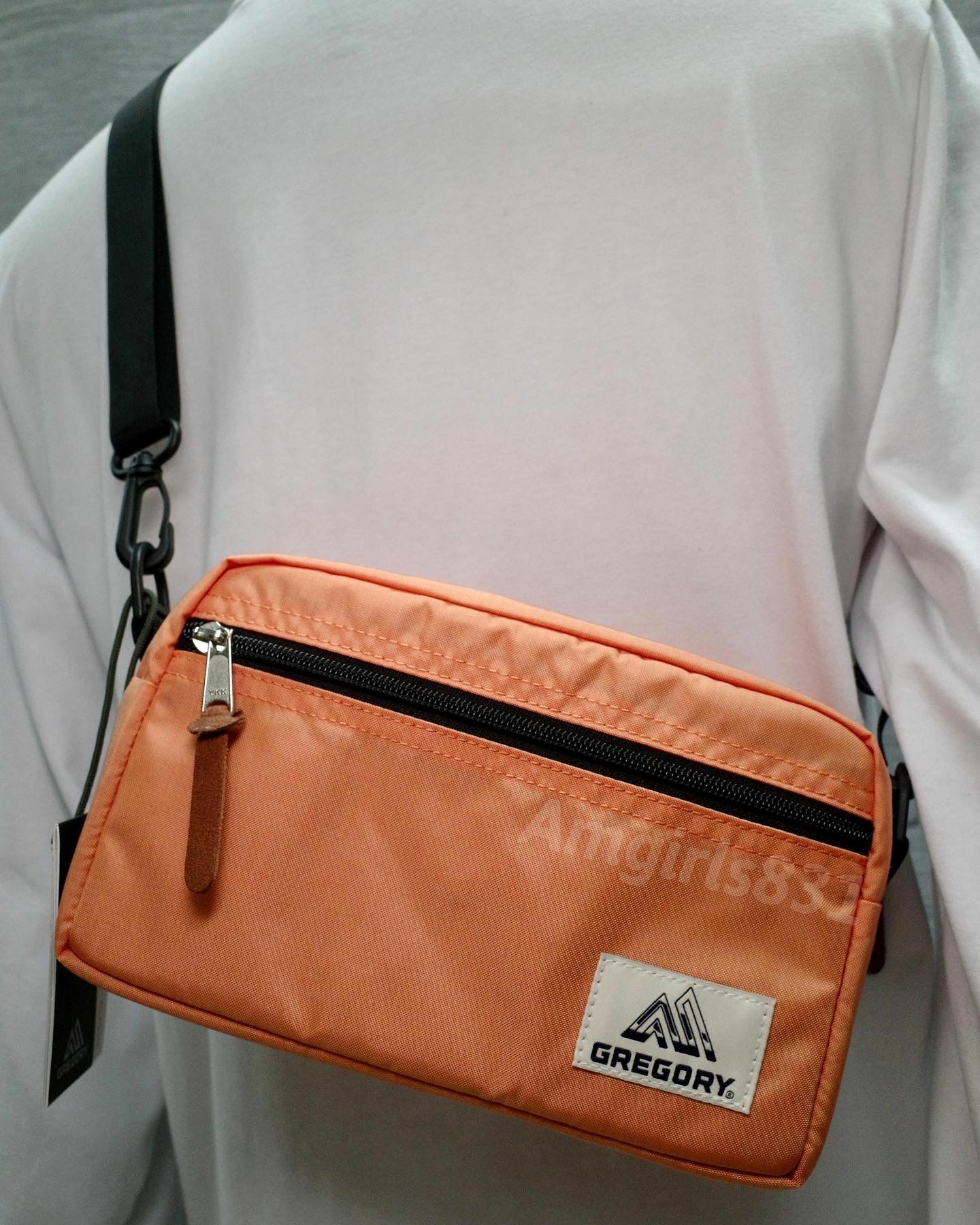 GREGORY PADDED SHOULDER POUCH M Faded Orange