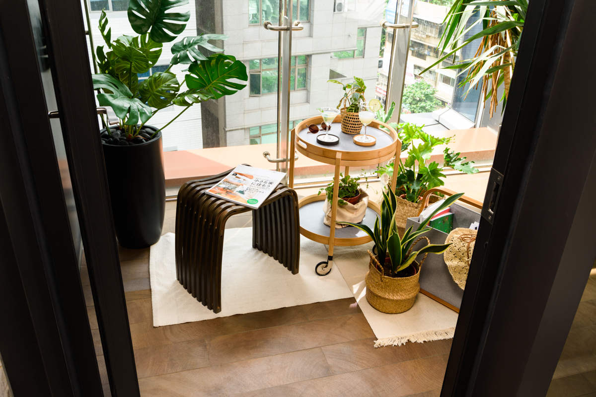 將 Gudee 產品擺在家中陽台, 享受在家渡假的愜意
