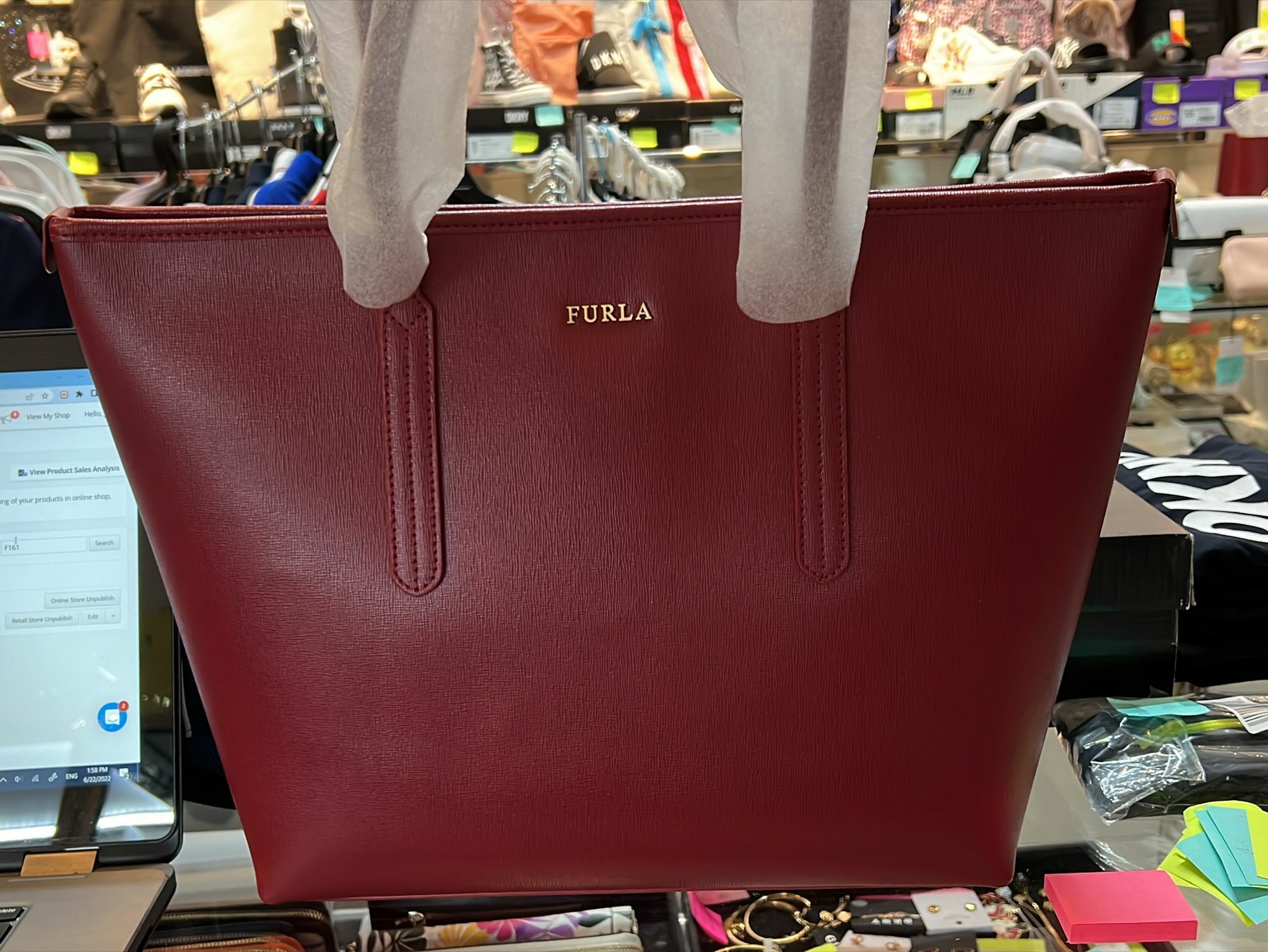 [S] FURLA BZP6ARN-A0056 ARIANA M TOTE W/ZIP,CABERNET, P/2020/385/9 (SF33)