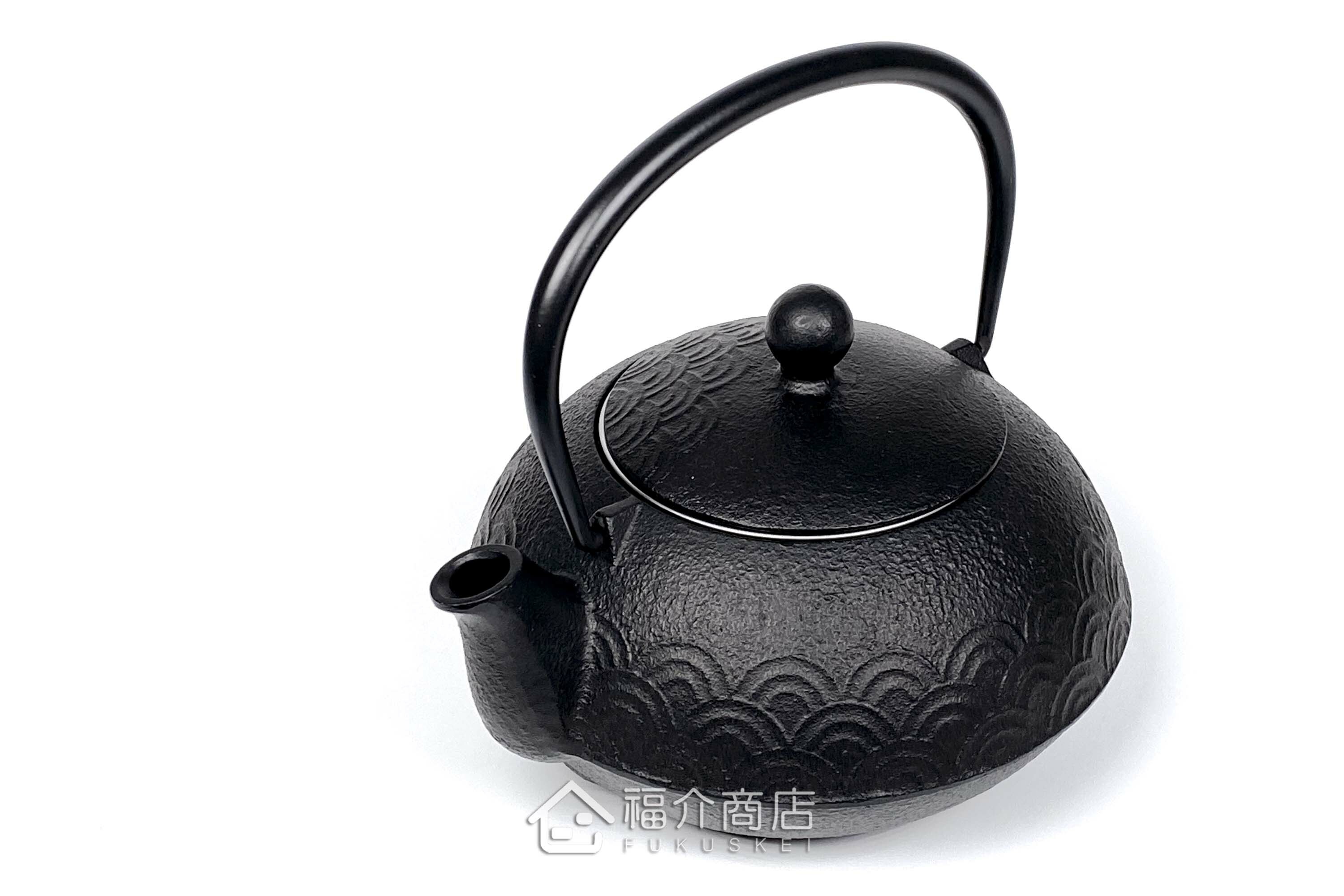 泡茶用的鐵壺與壺墊