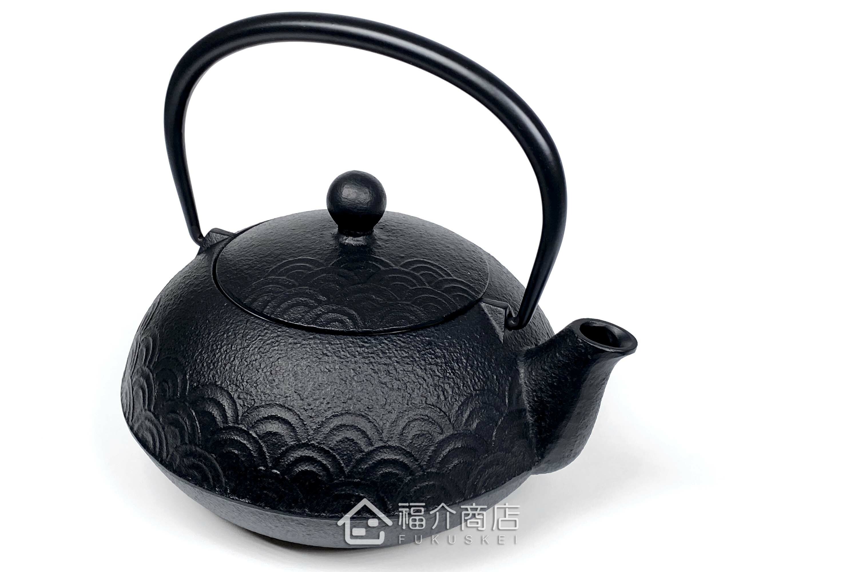 泡茶用的鐵壺與壺墊