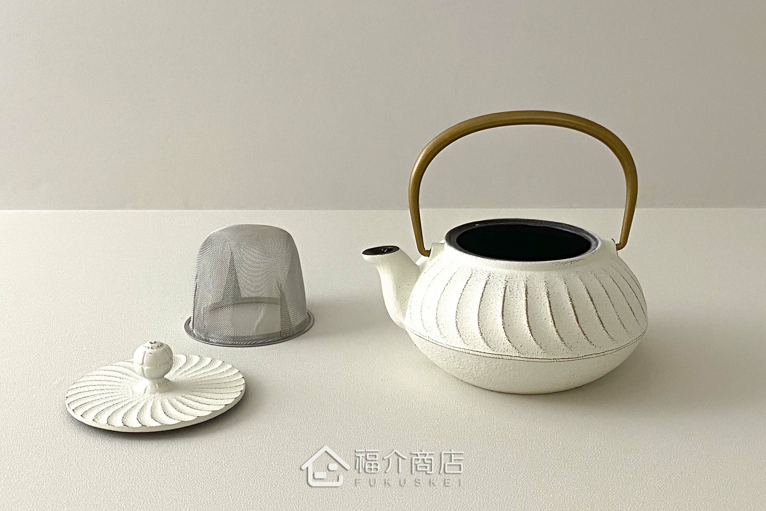 泡茶用的白色鐵壺