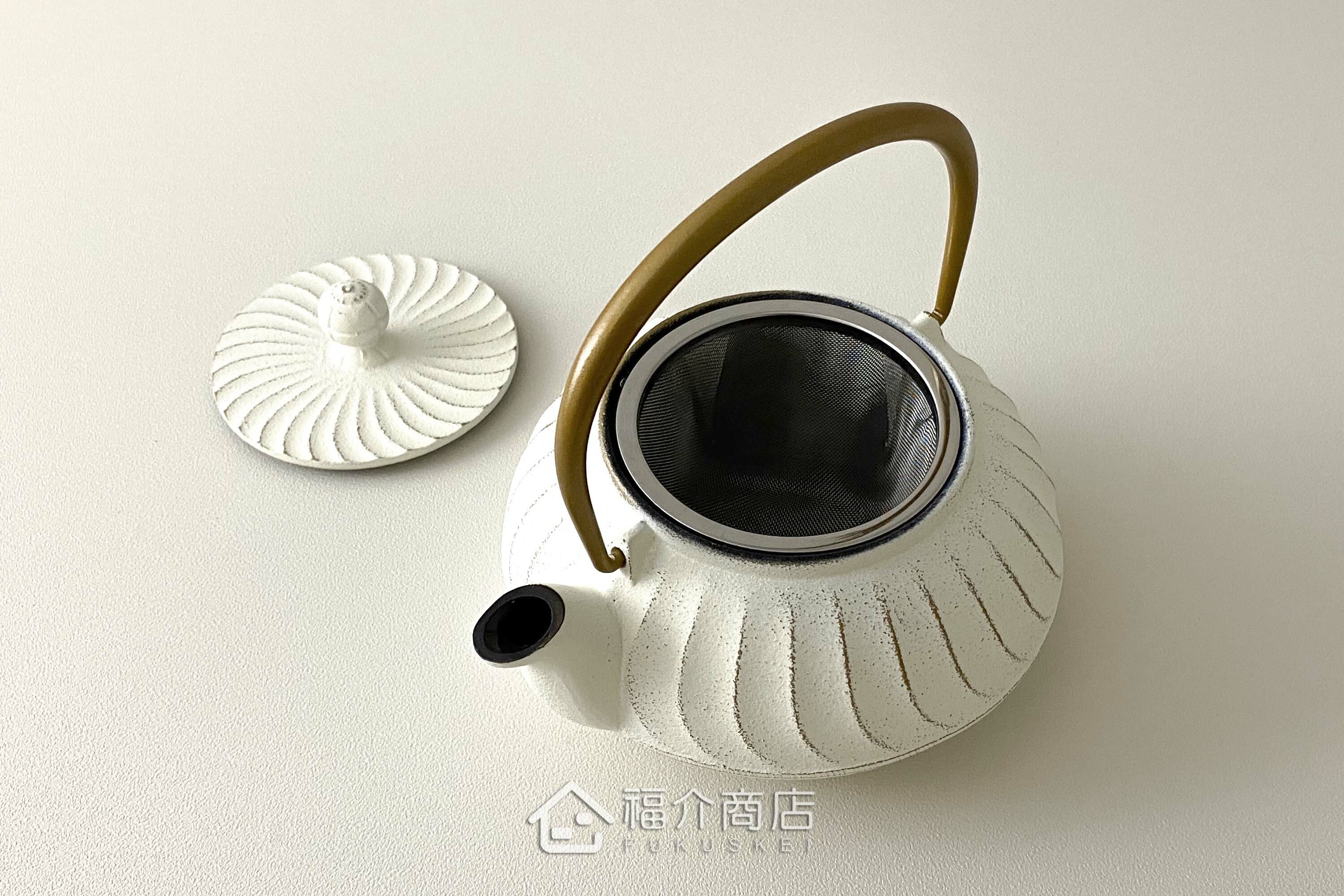 泡茶用的白色鐵壺