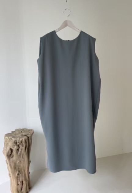 隨性後抓褶背心洋裝