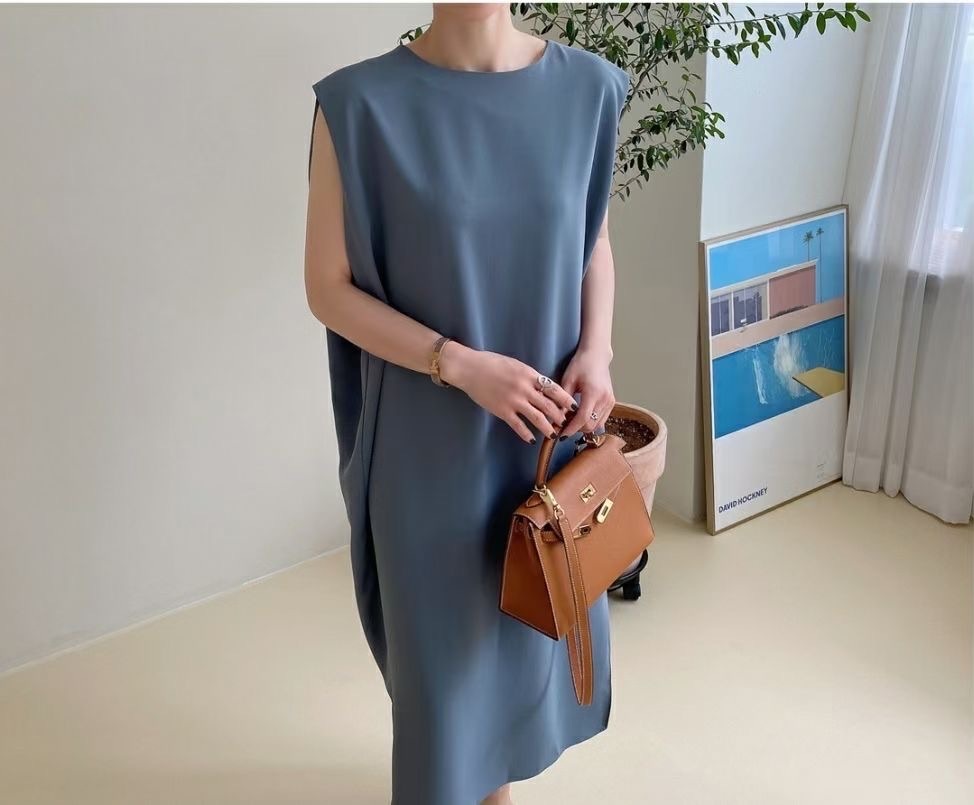 隨性後抓褶背心洋裝