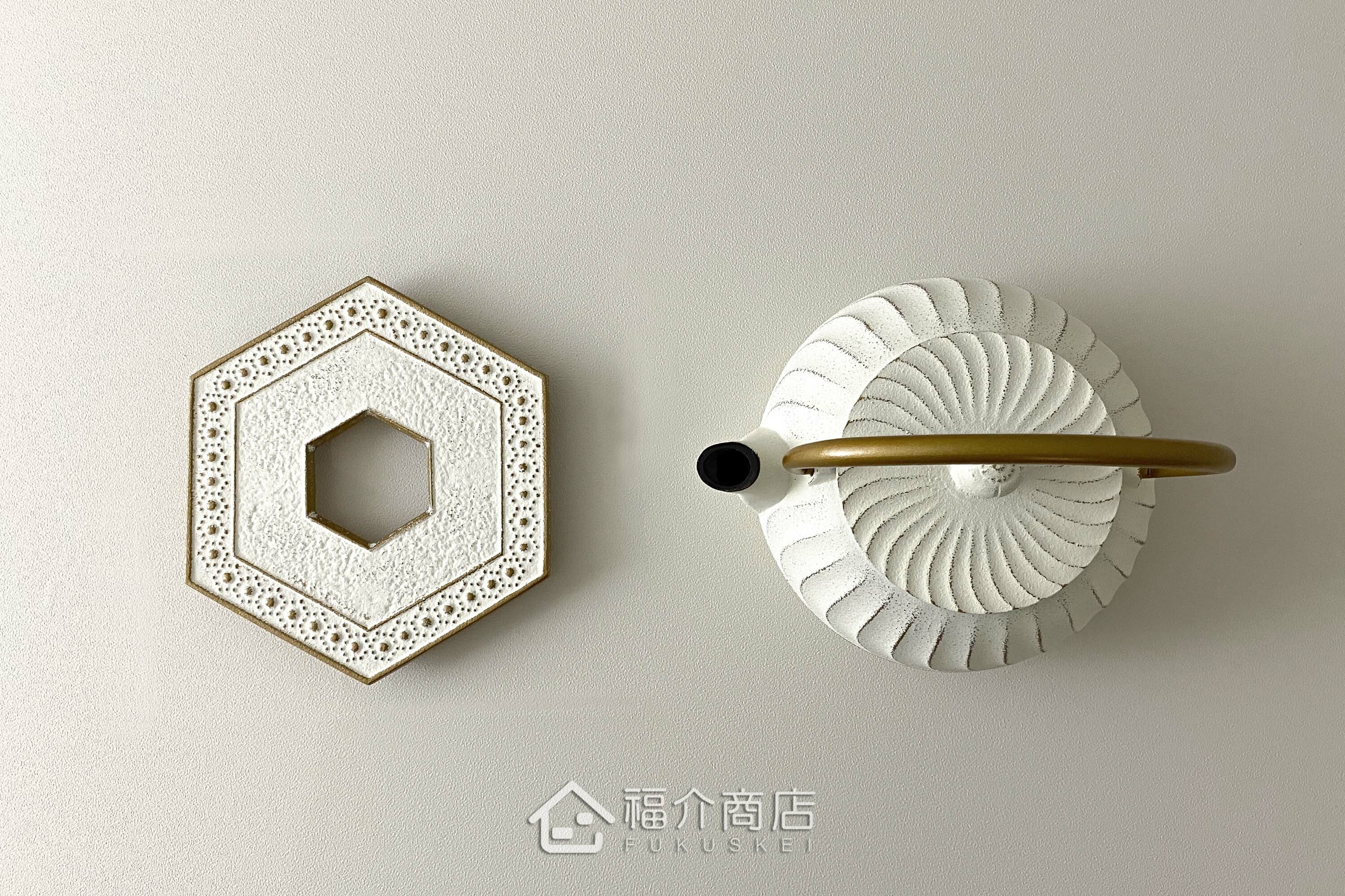 泡茶用的白色鐵壺