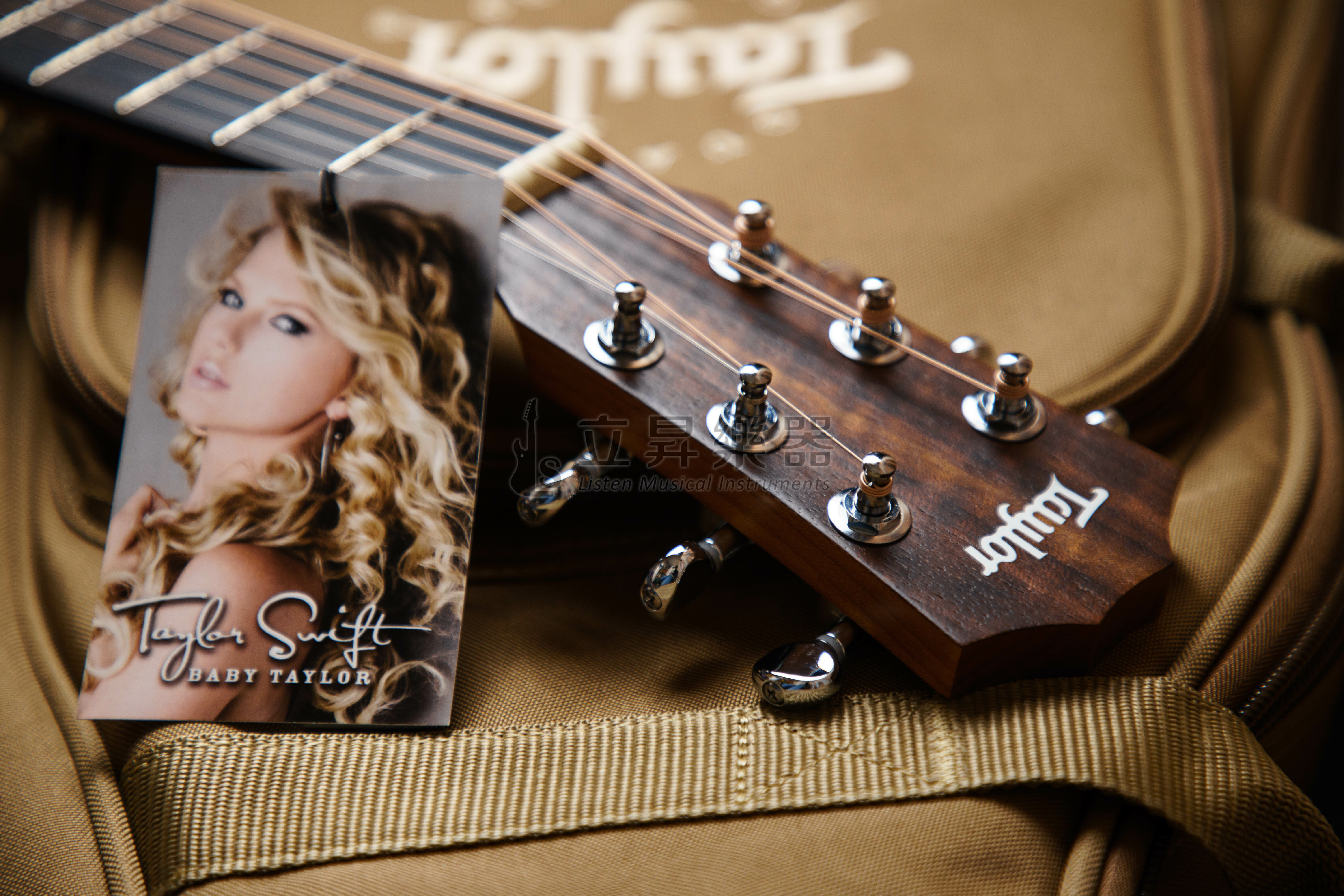 Taylor Taylor TS-BT 34吋 旅行吉他 Taylor Swift 泰勒絲簽名款 Baby Taylor 雲杉面單板 附原廠琴袋 第 6 張圖片｜三峽吉他 / Bass
