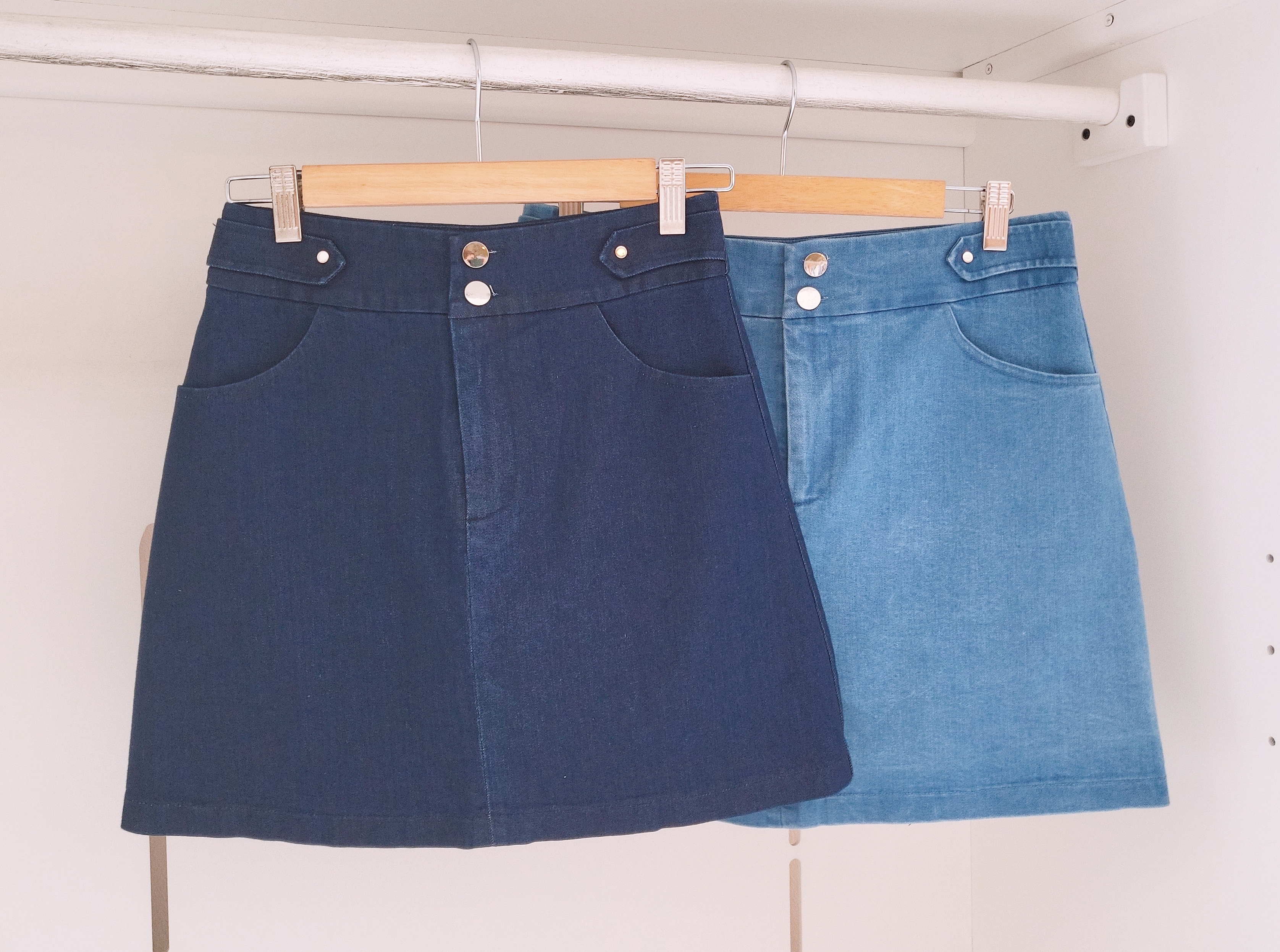 DOUBLE BUTTON DENIM SHORT SKIRT