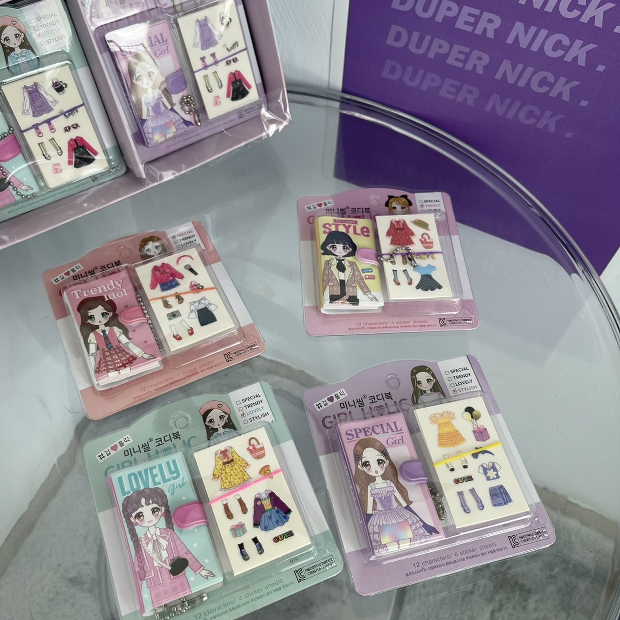 現貨 韓國代購 偶像化妝塗鴉本 換衣換裝貼紙 貼紙組換裝扮家家酒 鑰使圈小卡