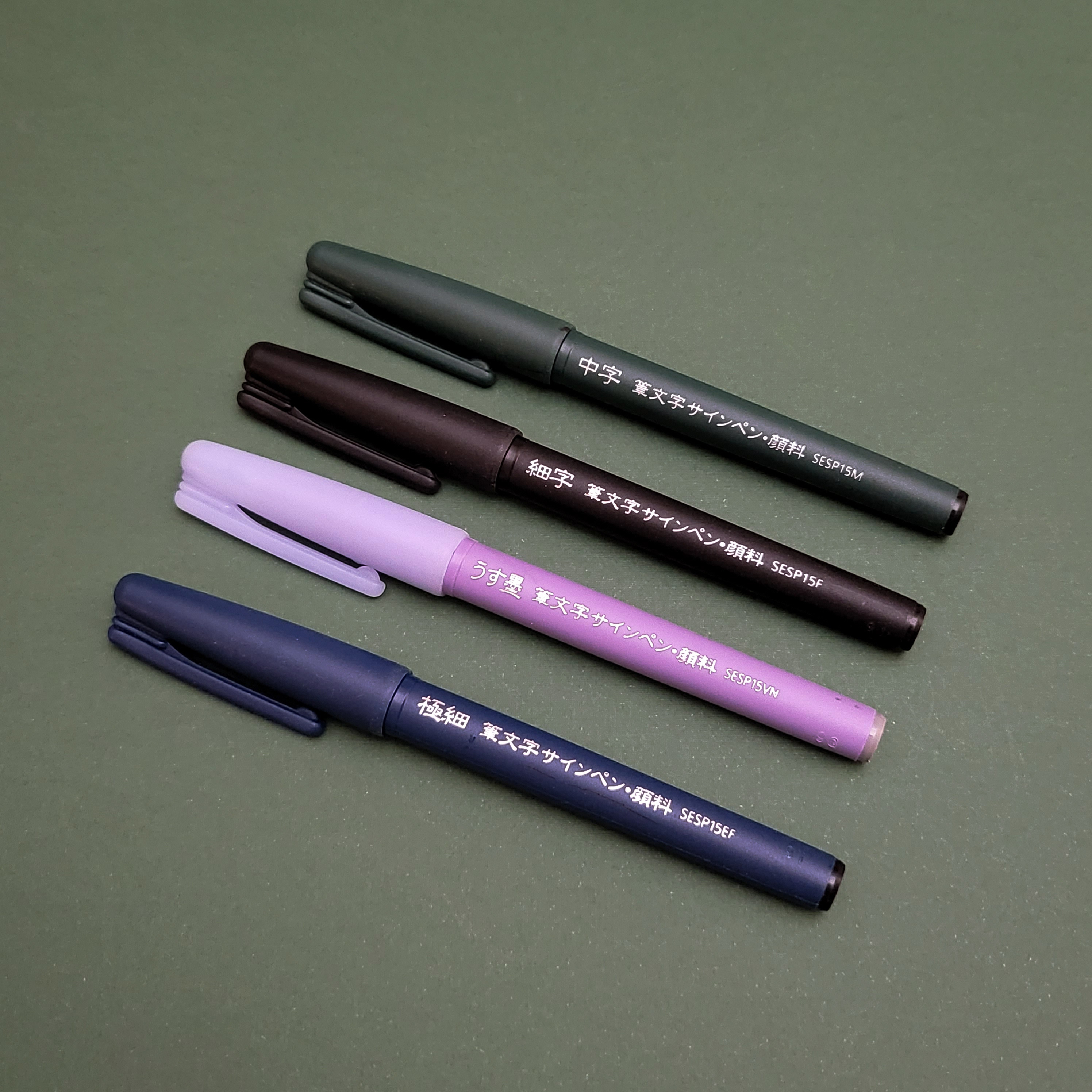 筆文字 耐水性顏料系 彈性筆尖 / 極細 - 細字 - 中字 - 細字灰墨 / Pentel 日本