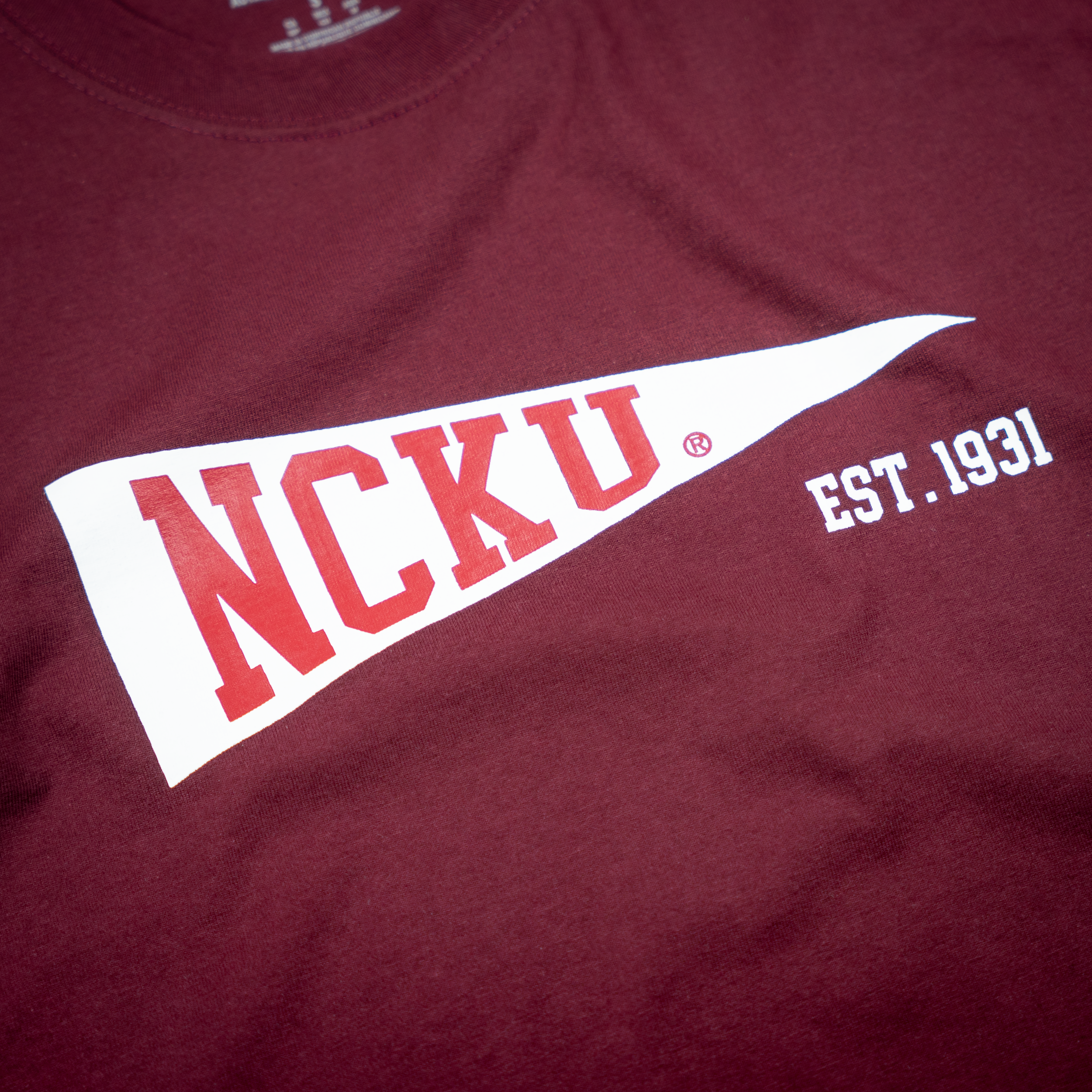 Champion® 成功大學 NCKU 三角紀念旗 T-Shirt - (酒紅色)