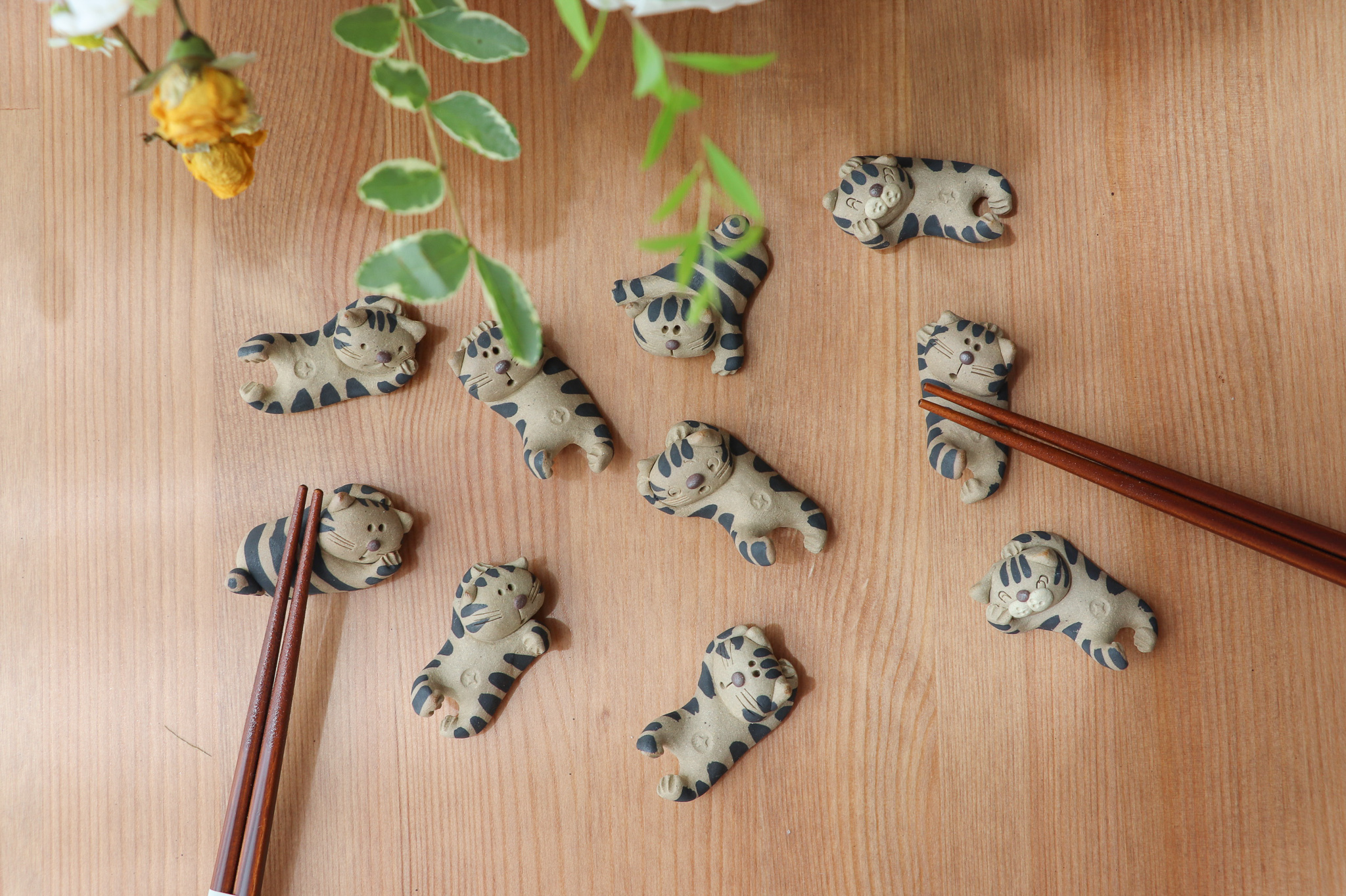 日本 手作虎斑貓 粗陶筷架-不挑款