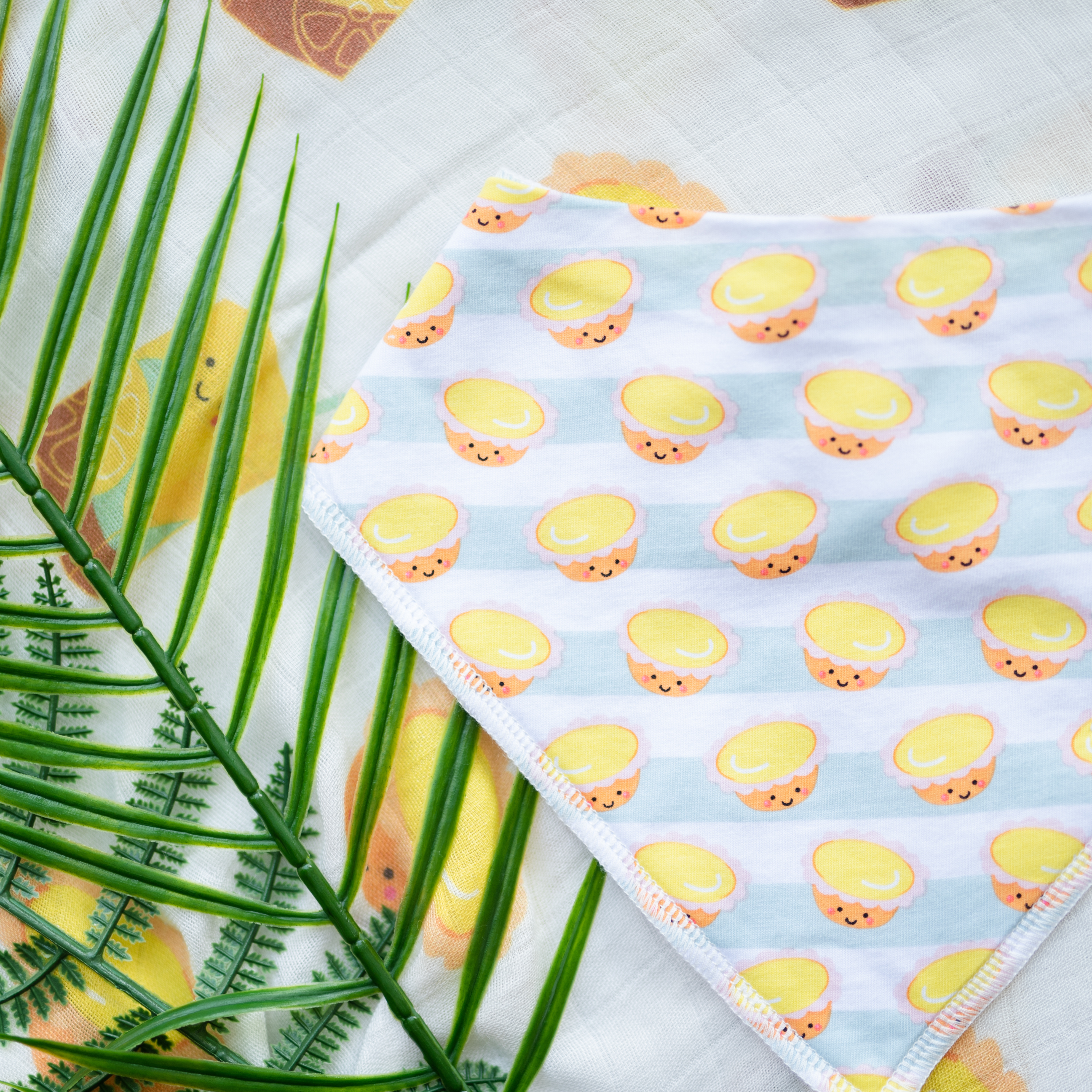 THE WEE BEAN 純有機棉嬰兒圍兜(2件) - 港式奶茶/蛋撻