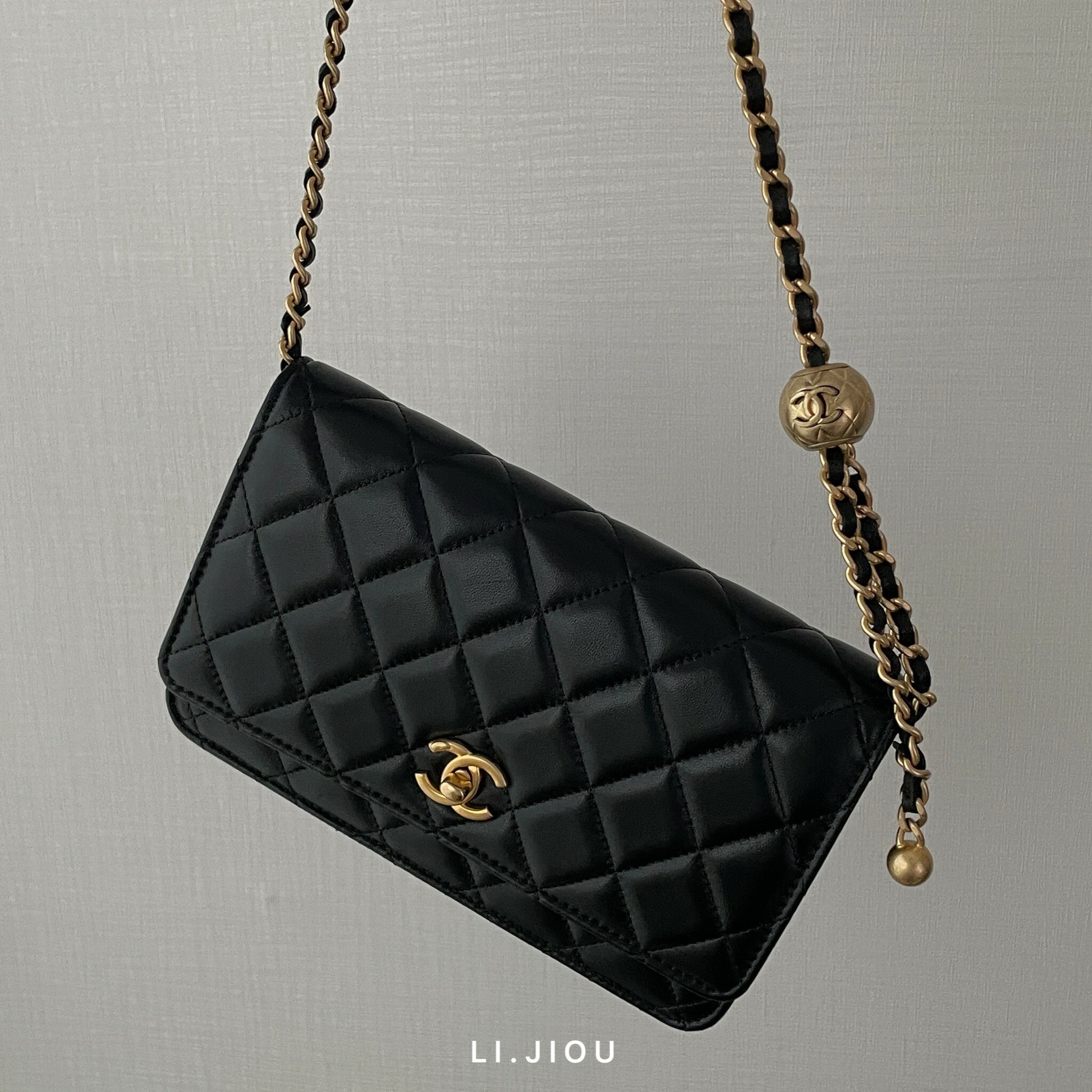Chanel 黑金釦羊皮 金球 Woc