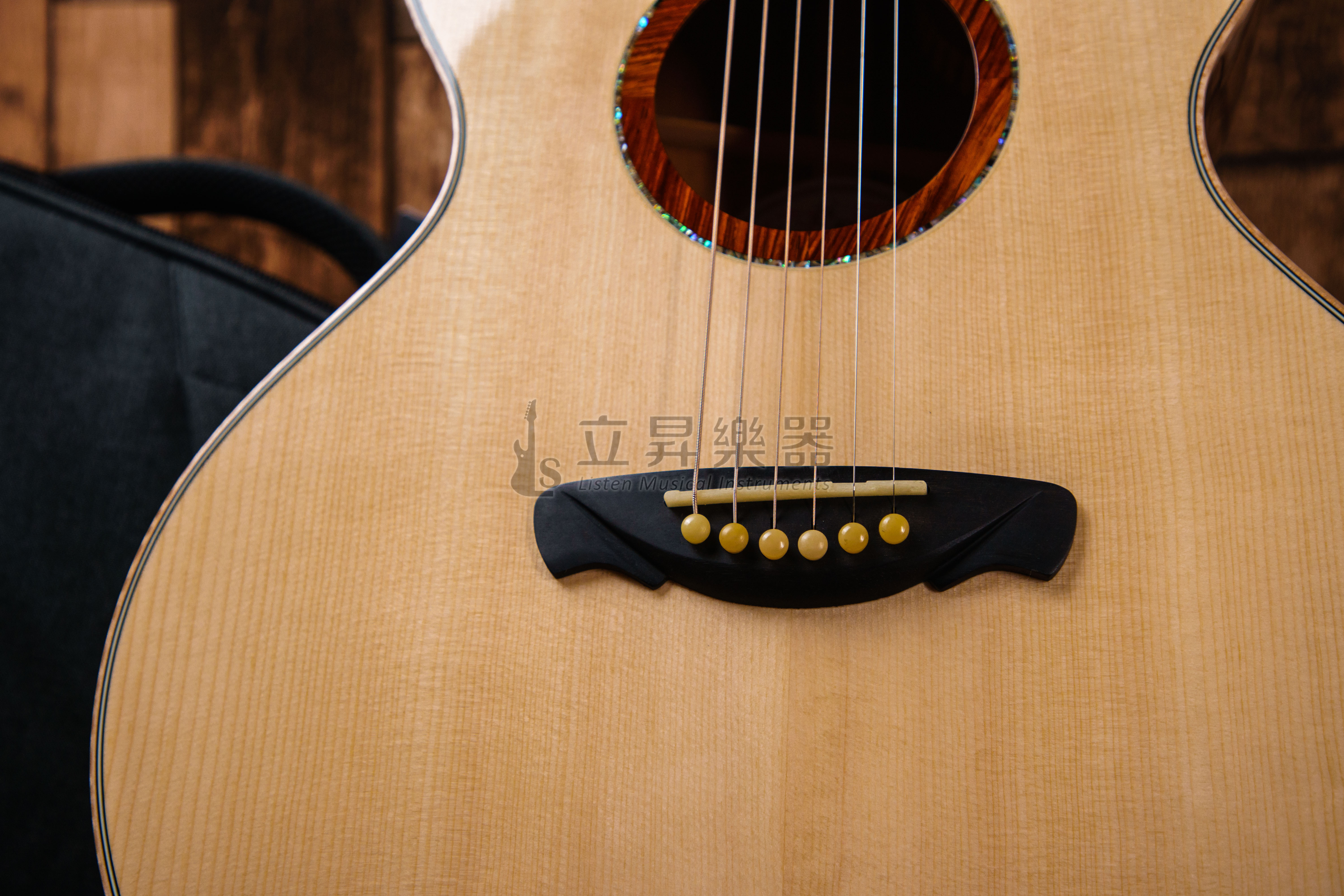 Hsienmo 弦墨 尖角春華 41吋 MJC尖缺角桶身 全單板木吉他 德國雲杉面板 附Jinchuan B-2022厚琴袋 弦墨吉他 第 3 張圖片｜三峽吉他 / Bass
