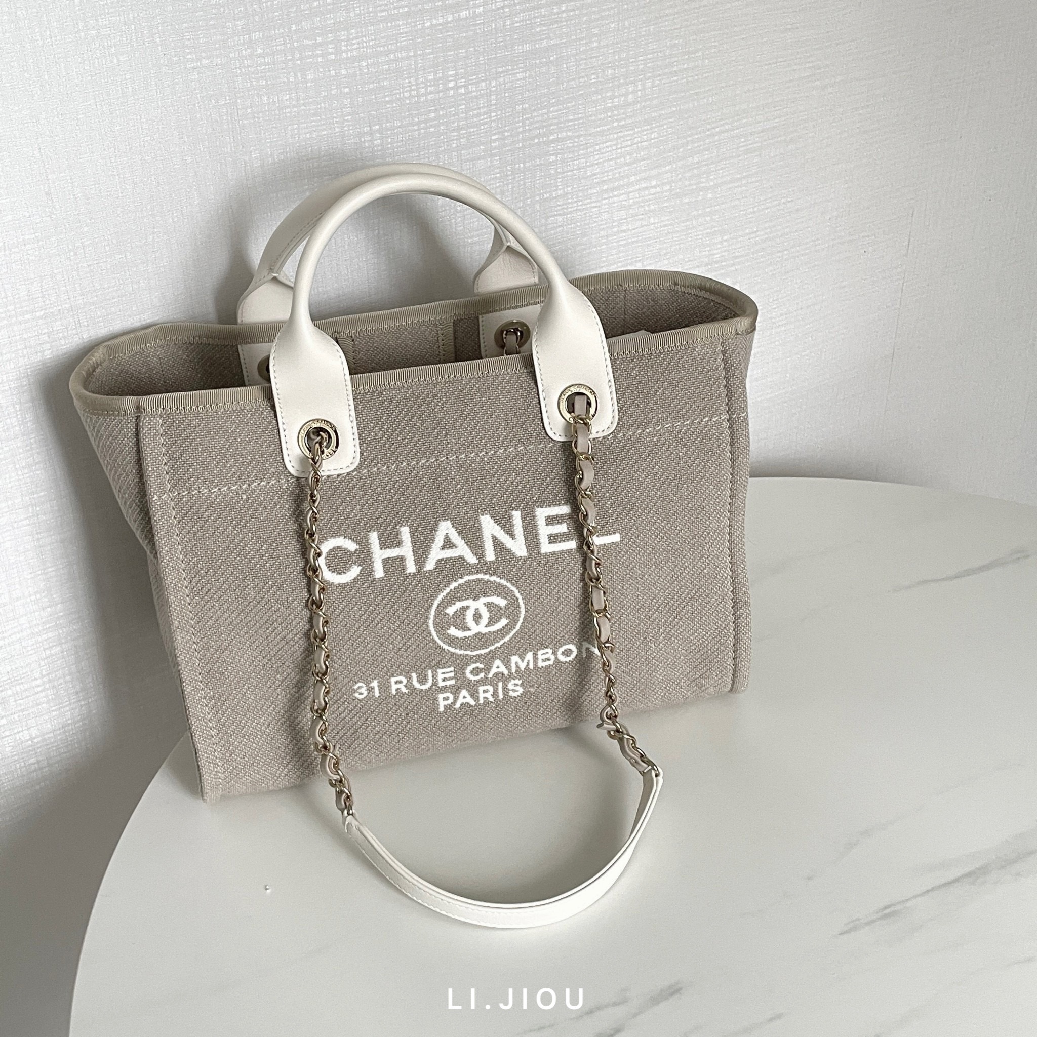 Chanel 22s 白色小號手柄款沙灘包